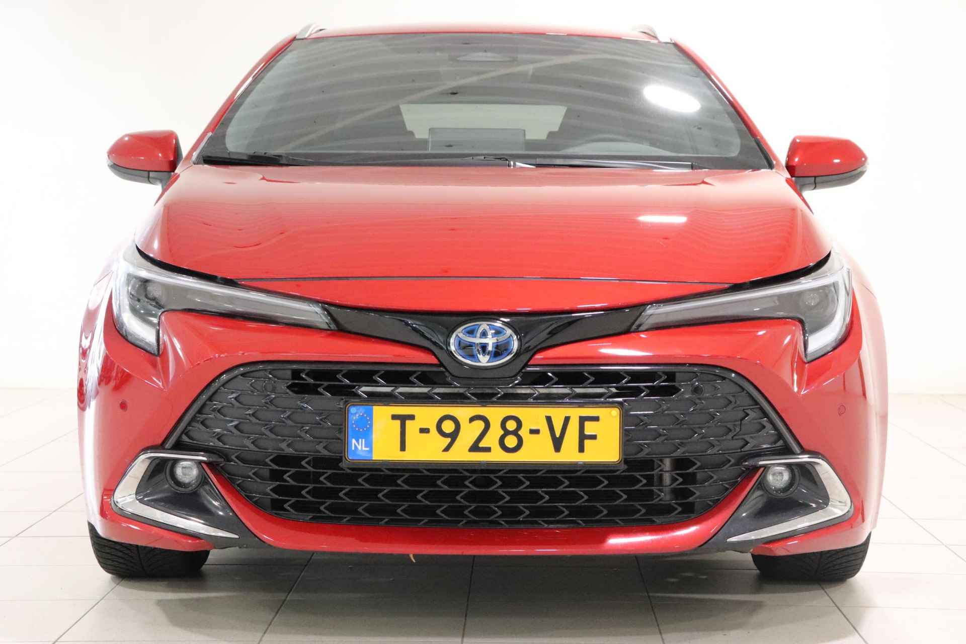 Toyota Corolla Touring Sports 1.8 Hybrid First Edition, NAVI, 1e Eigenaar, Camera, Draadloos opladen, Apple Carplay / Android Auto! - 6/32