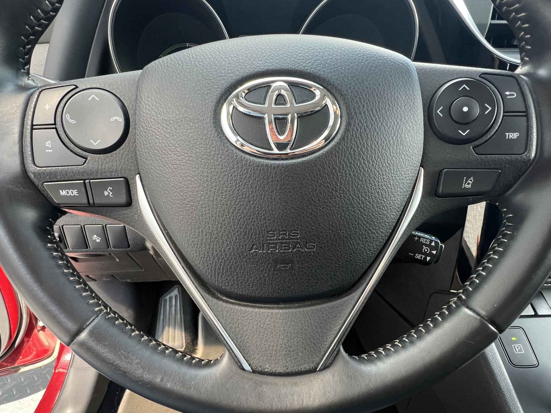 Toyota Auris 1.8 Hybrid Bi tone | Navigatie | Originele velgen+winterbanden | Rijklaar!!! - 21/35