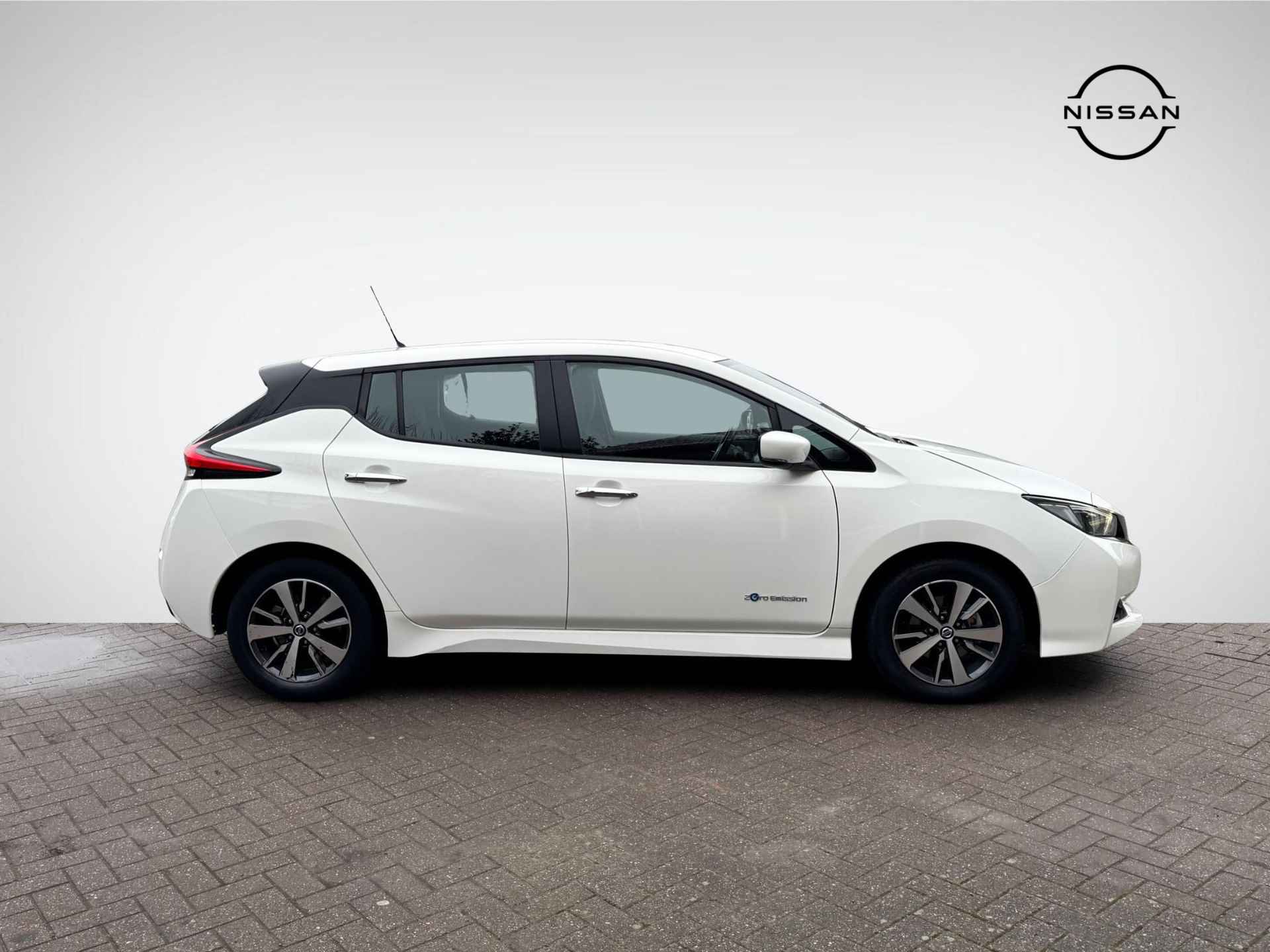 Nissan LEAF Acenta 40 kWh | Navigatie | Camera | Apple Carplay/Android Auto | Dodehoek | Adapt. Cruise Control | Keyless Entry | Rijklaarprijs! - 3/27