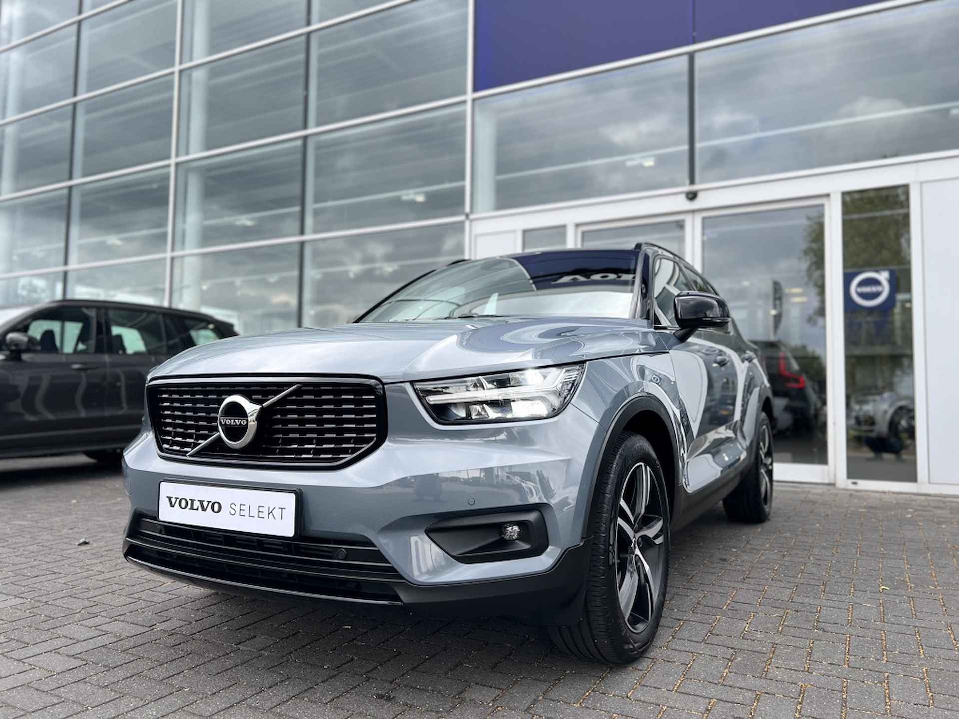 Volvo XC40 T3 163PK AUT8 R-Design| Adap.Cruise| Camera| H&K Sound| Keyless - 4/47