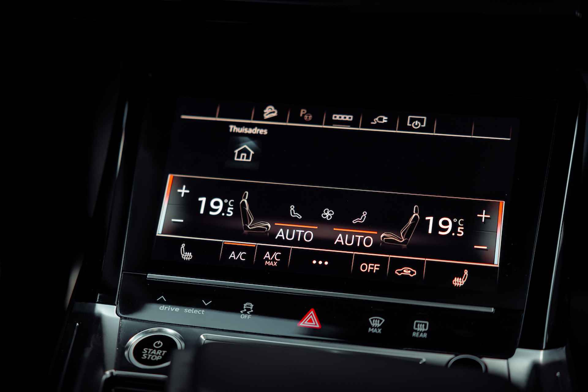 Audi Q8 e-tron 50 quattro S Edition 95 kWh | Panoramadak | Bang & Olufsen | 21" LM velgen | Memory | Stuurverwarming | Optiek zwart plus | Tweede laadaansluiting - 31/36