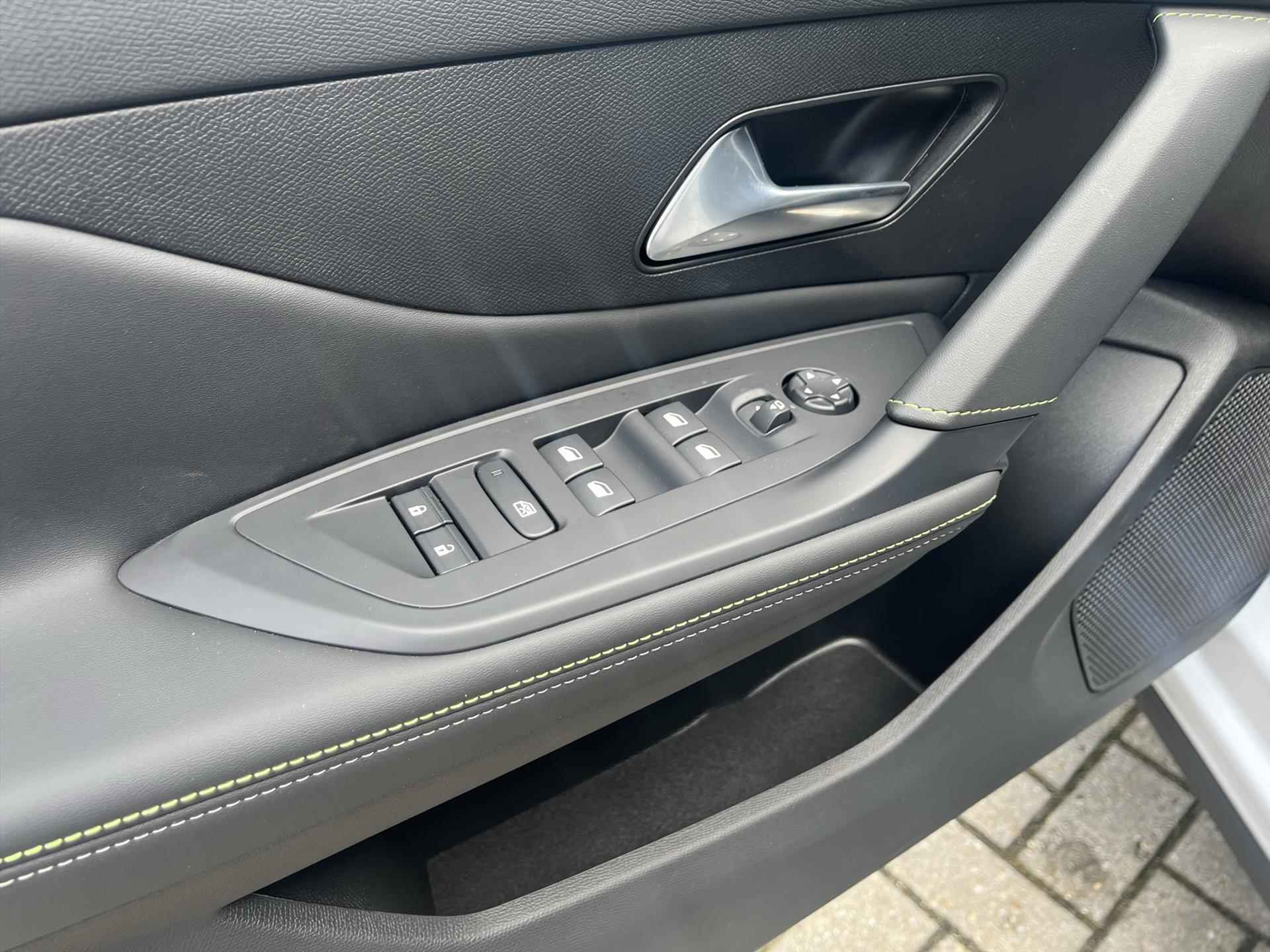 Peugeot 408  Plug-In Hybrid 180PK  GT | Focal | Panoramadak | Stoel en Stuurverwarming | 20 inch - 16/45