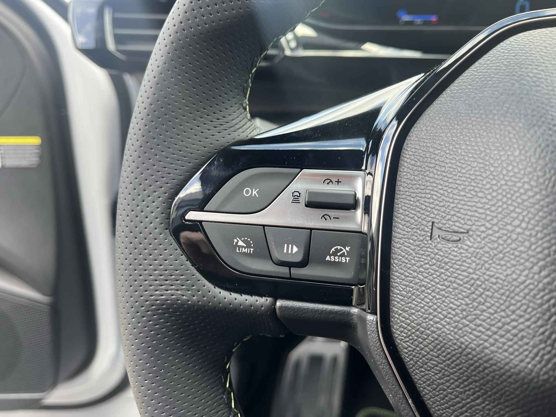 Peugeot 408  Plug-In Hybrid 180PK  GT | Focal | Panoramadak | Stoel en Stuurverwarming | 20 inch - 22/45