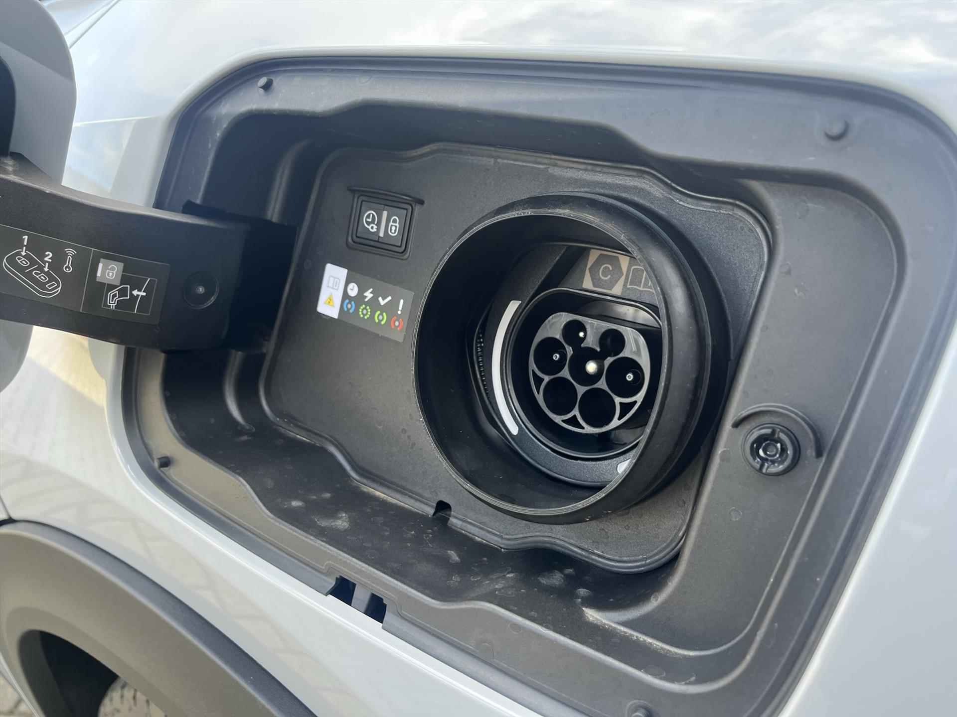 Peugeot 408  Plug-In Hybrid 180PK  GT | Focal | Panoramadak | Stoel en Stuurverwarming | 20 inch - 32/45