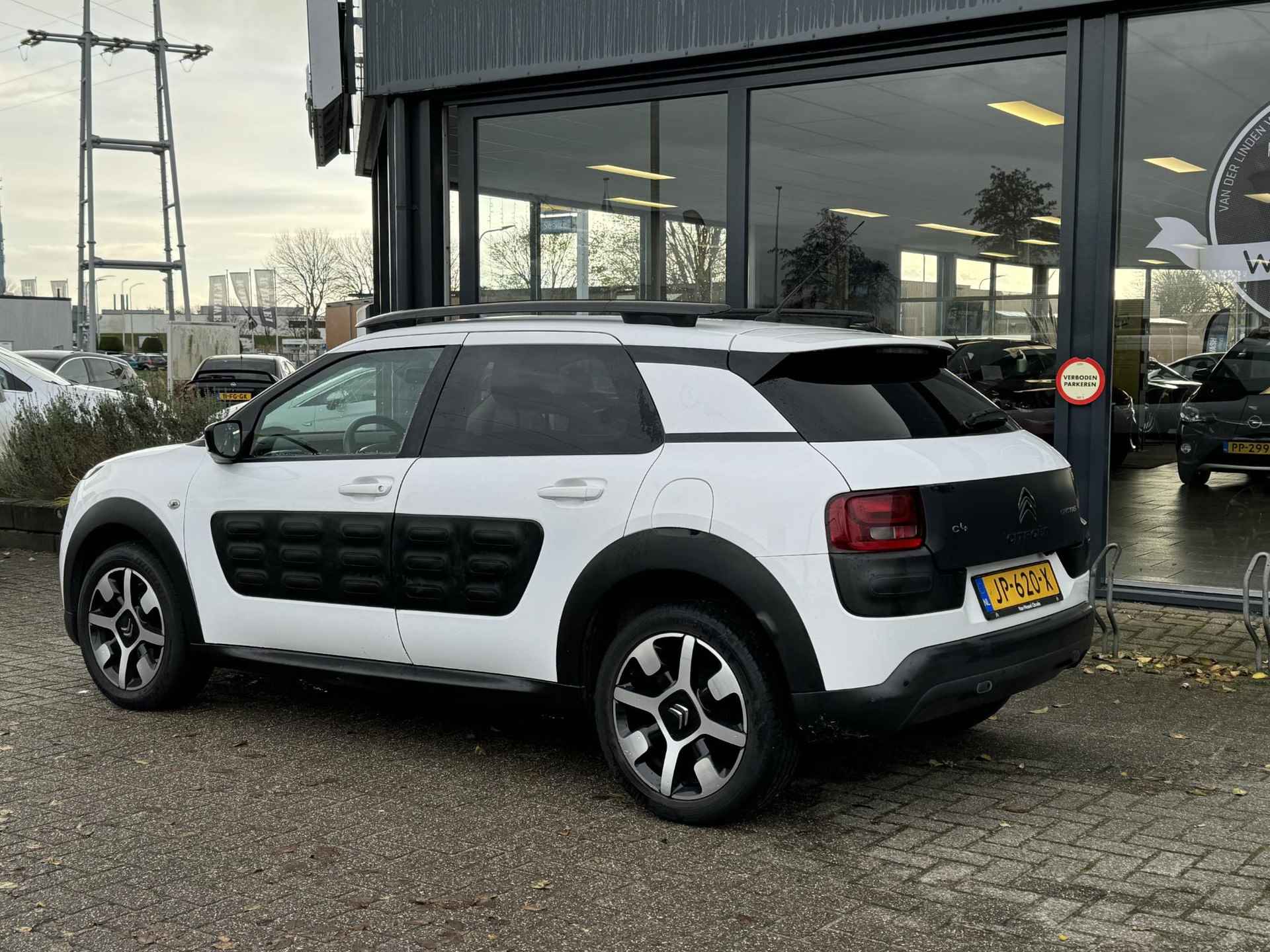 Citroen C4 Cactus 1.2 PureTech Shine 110 pk Turbo ! | Camera | Navigatie | dealer onderhouden | Clima | Cruise control - 4/34