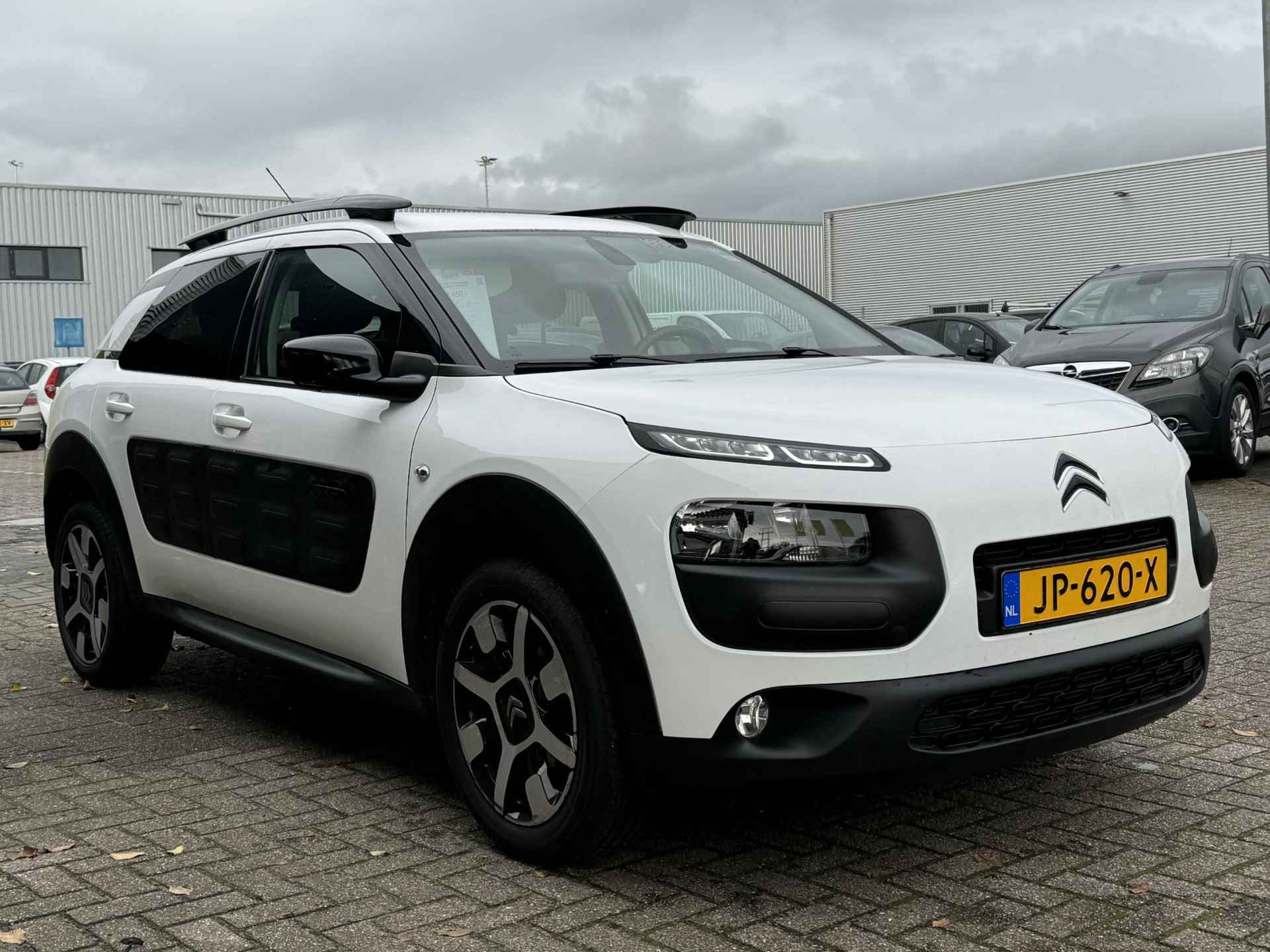 Citroen C4 Cactus 1.2 PureTech Shine 110 pk Turbo ! | Camera | Navigatie | dealer onderhouden | Clima | Cruise control - 7/34