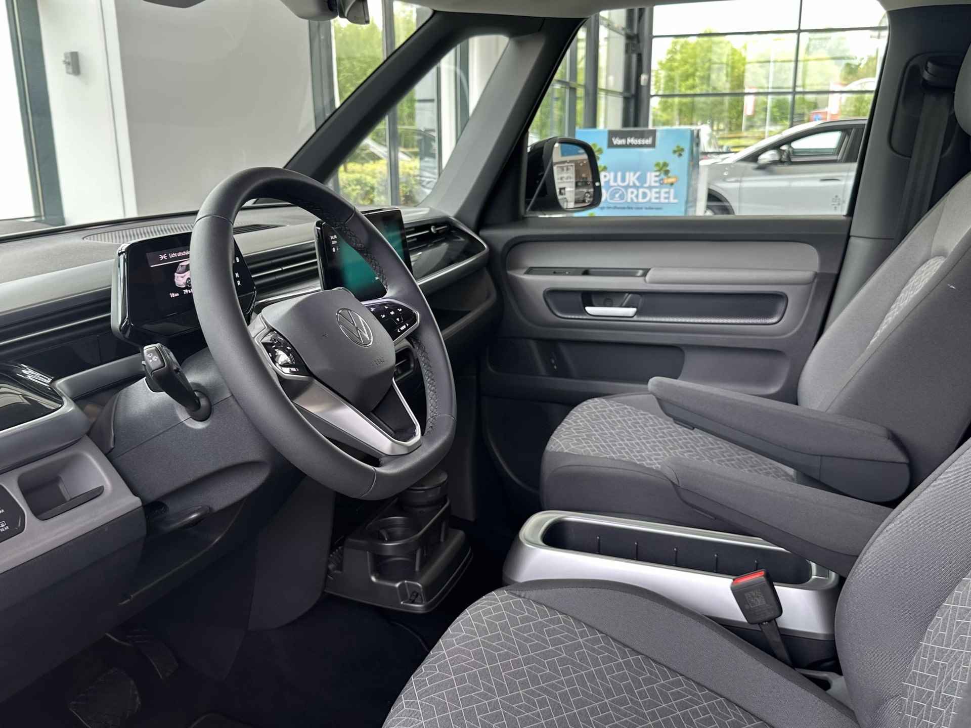Volkswagen ID. Buzz Pro Advantage 77kWh | Achteruitrijcamera | Navigatie | Verwarmbare voorstoelen | Parkeersensoren | Verwarmbaar stuurwiel | - 5/13