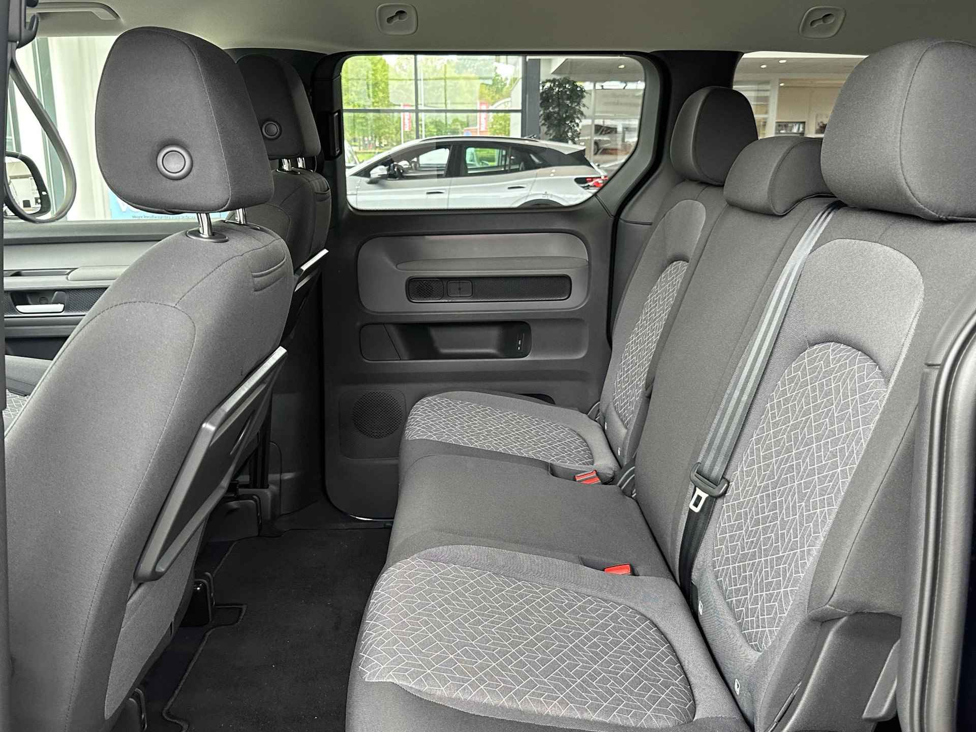Volkswagen ID. Buzz Pro Advantage 77kWh | Achteruitrijcamera | Navigatie | Verwarmbare voorstoelen | Parkeersensoren | Verwarmbaar stuurwiel | - 9/13