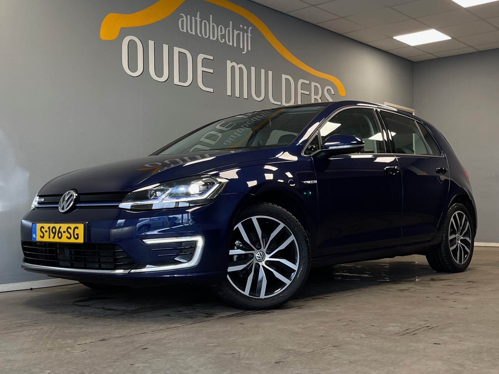 Volkswagen e-Golf e-Golf 100kW Snellader/Leder/Camera bij viaBOVAG.nl