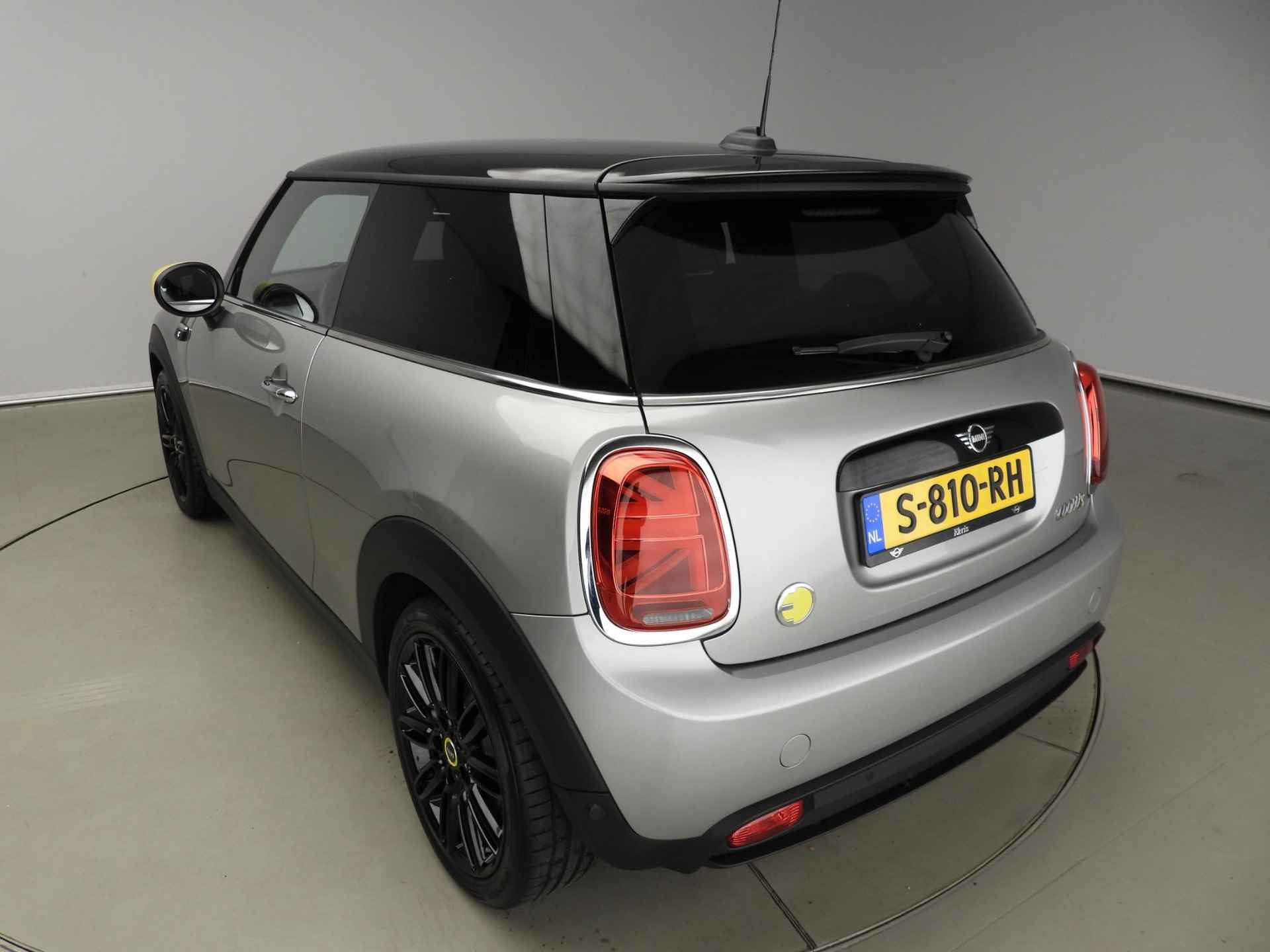 MINI 3-deurs Electric 33kWh | Camden | Premium | Driving Assistant | Sportstoelen | Stoelverwarming - 35/41