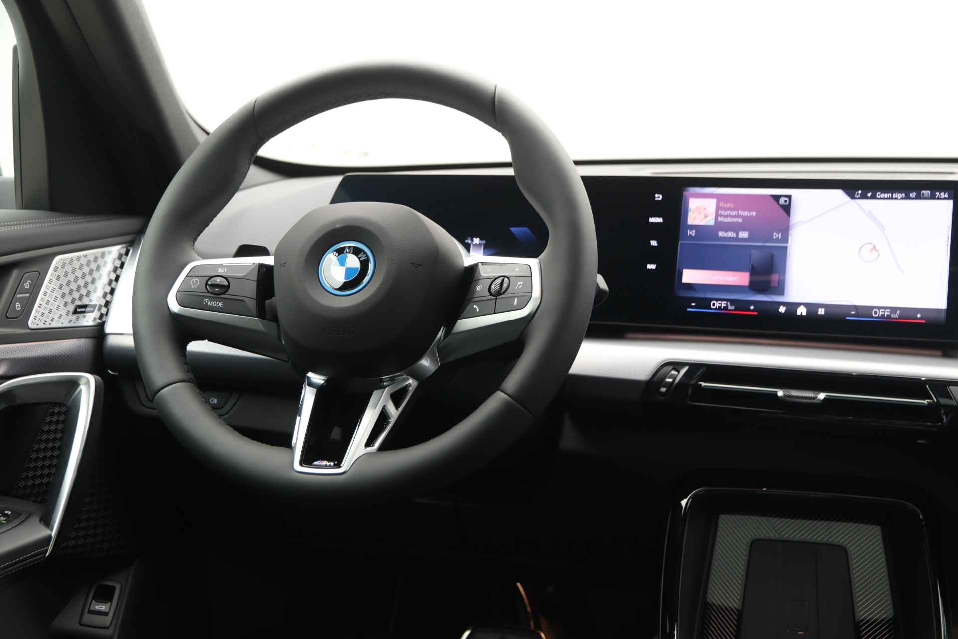 BMW iX1 eDrive20 67 kWh - 3/28