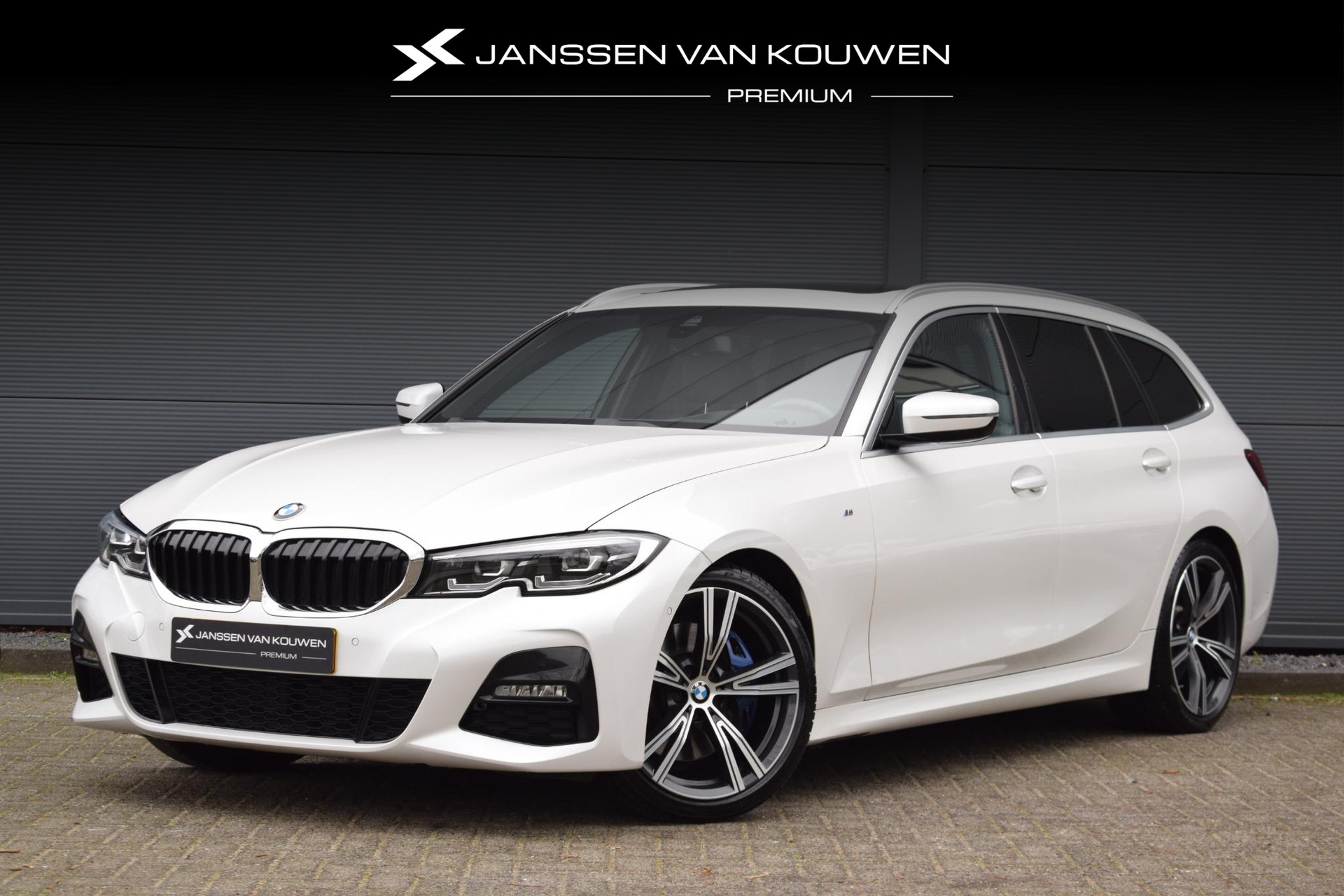 BMW 3-serie Touring 330i High Executive Edition / Panoramadak / M-Sport / Apple Carplay