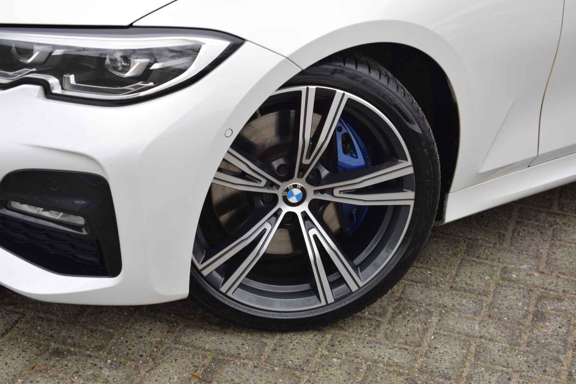 BMW 3-serie Touring 330i High Executive Edition / Panoramadak / M-Sport / Apple Carplay - 35/57