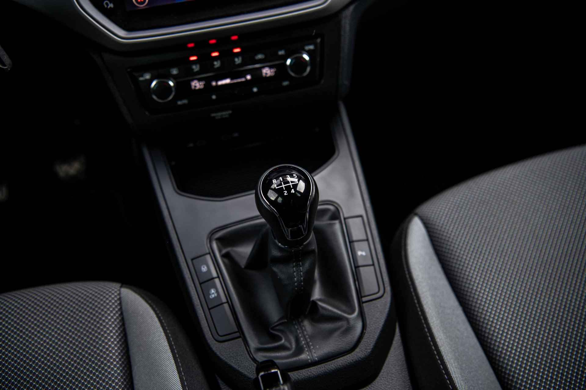 SEAT Ibiza 1.0 TSi 95 pk Flex | Camera | Navigatie | Parkeersensoren - 27/37