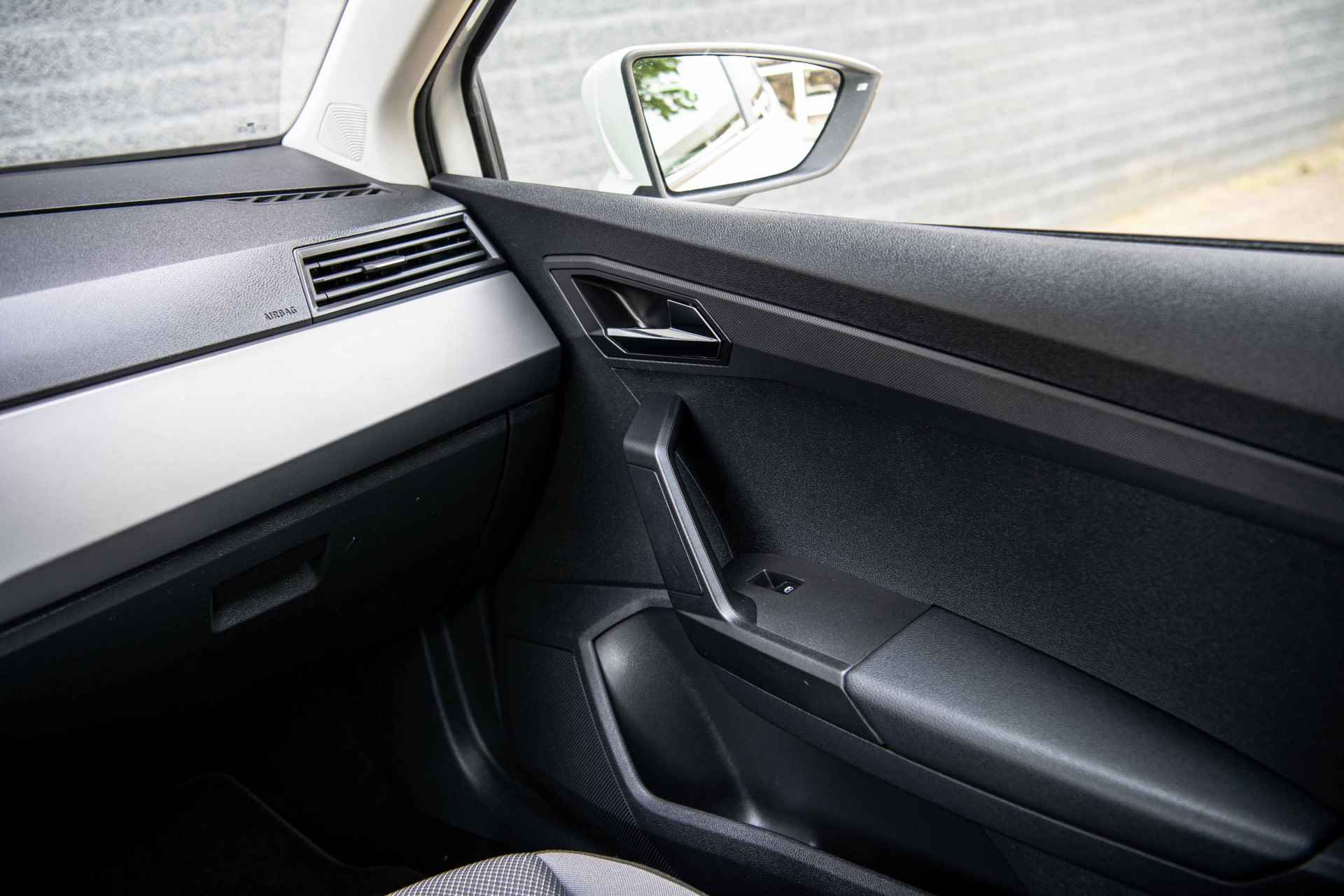 SEAT Ibiza 1.0 TSi 95 pk Flex | Camera | Navigatie | Parkeersensoren - 29/37