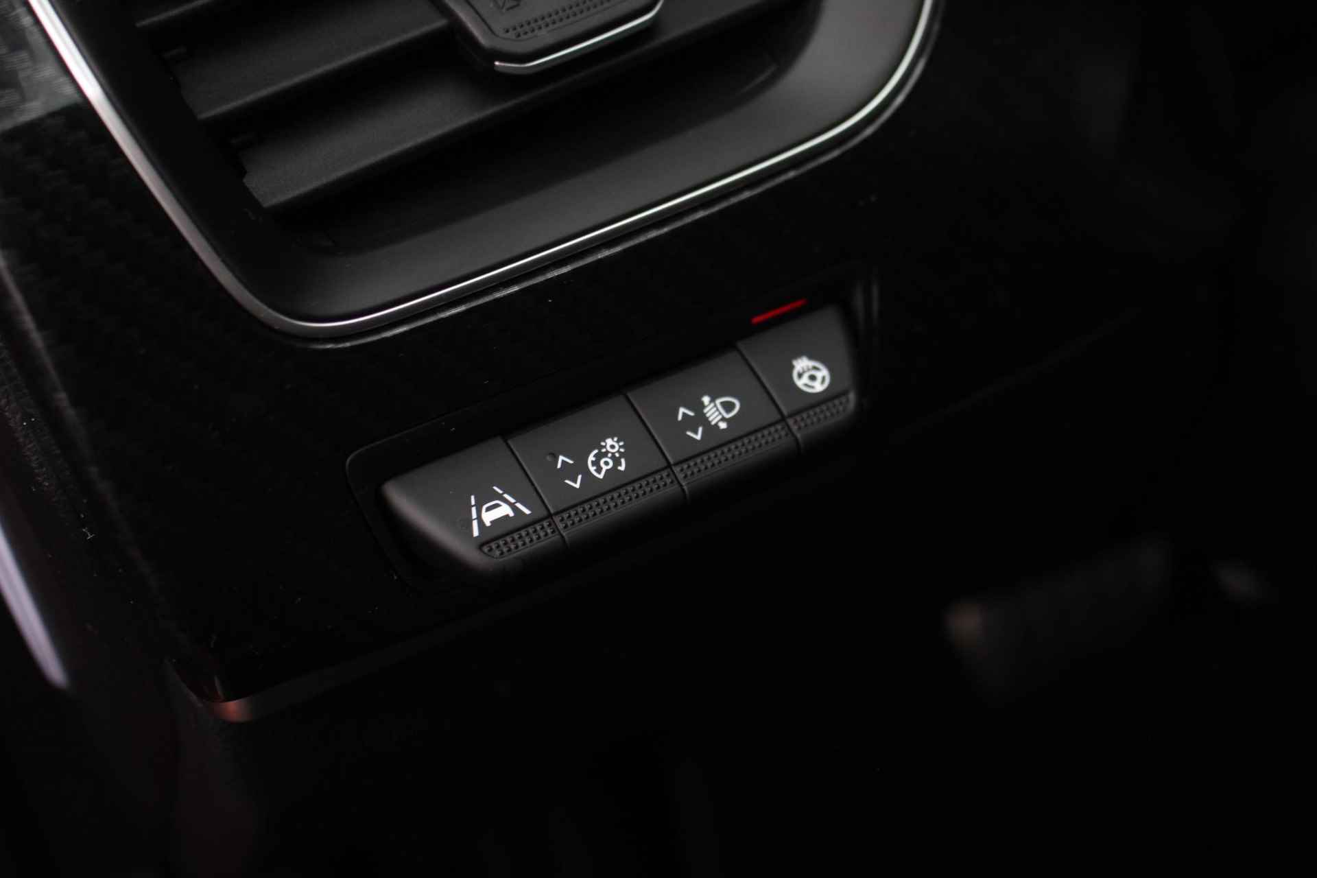 Renault Arkana 1.6 E-Tech hybrid E-Tech engineered 145pk | Automaat | BOSE | Stoelverwarming | Adaptive Cruise Control | Zwart dak | Achterklep spoiler - 40/42