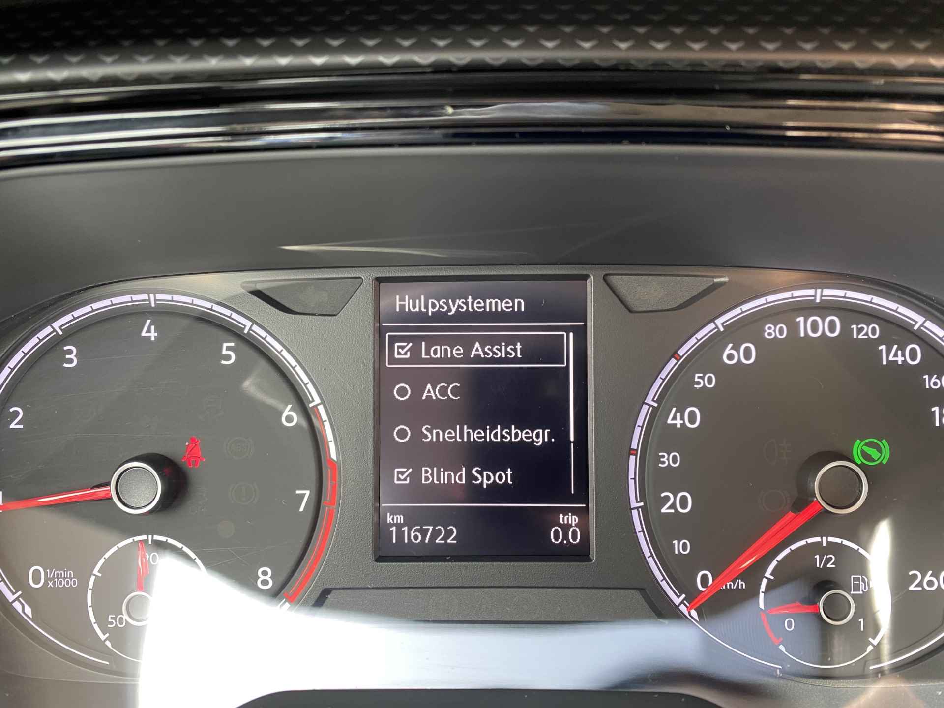 Volkswagen T-Cross 1.0 TSI Life / AUTOMAAT/ PARK. SENSOREN/ DODE HOEK/ ADAPT. CRUISE/ APP CONNECT/ NAVI/ CLIMA/ - 16/40