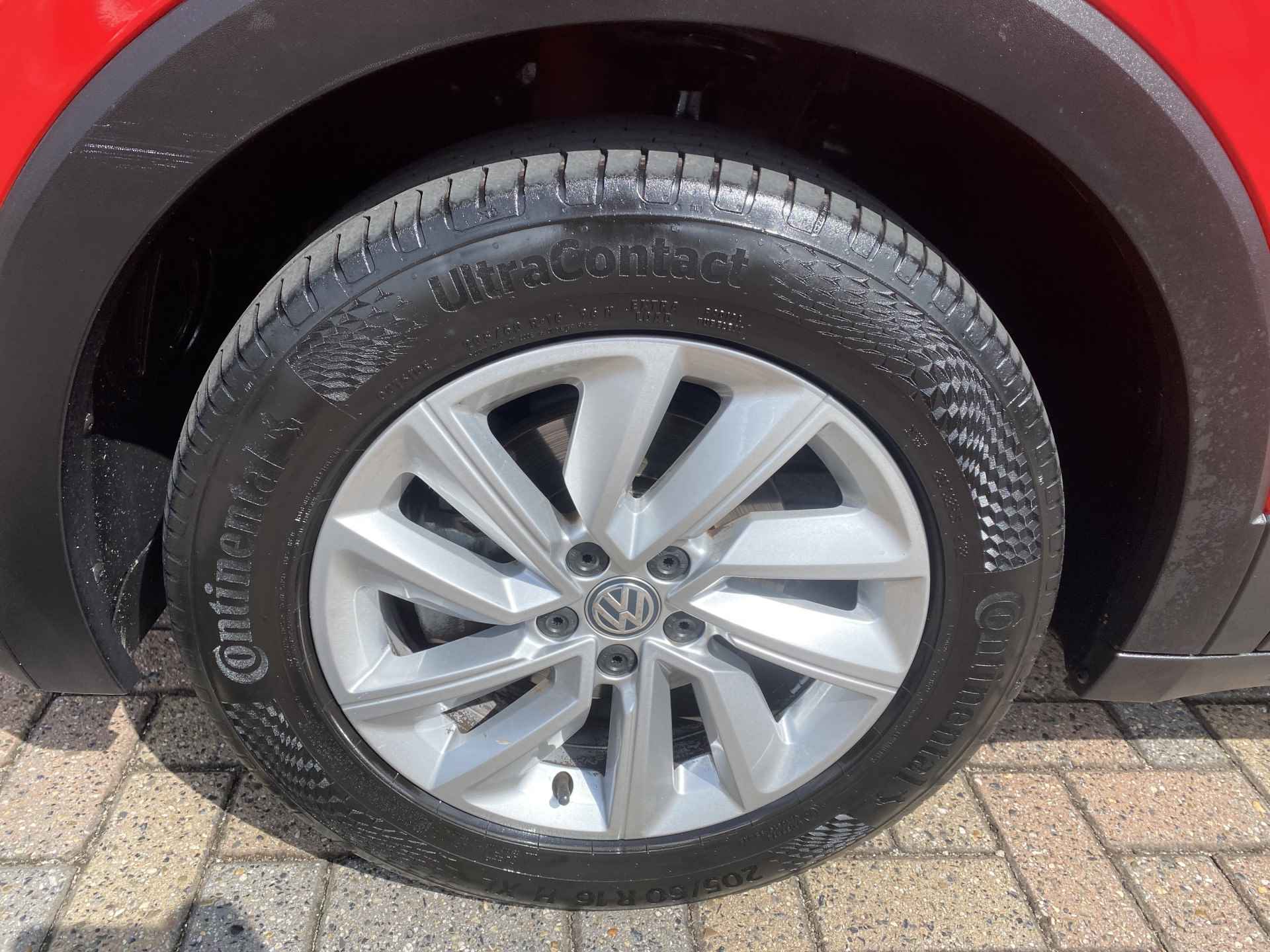 Volkswagen T-Cross 1.0 TSI Life / AUTOMAAT/ PARK. SENSOREN/ DODE HOEK/ ADAPT. CRUISE/ APP CONNECT/ NAVI/ CLIMA/ - 39/40