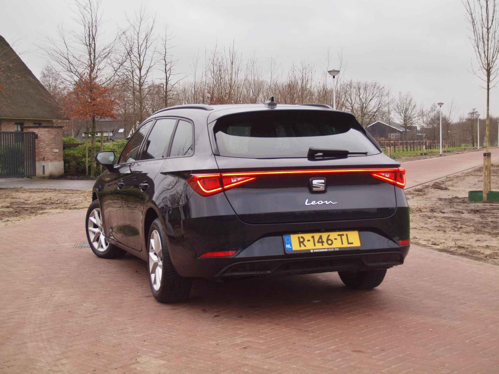 SEAT Leon Sportstourer 1.0 TSI Style Business Intense | Apple Carplay | Camera | Cruise Control | Navi | - 2/28