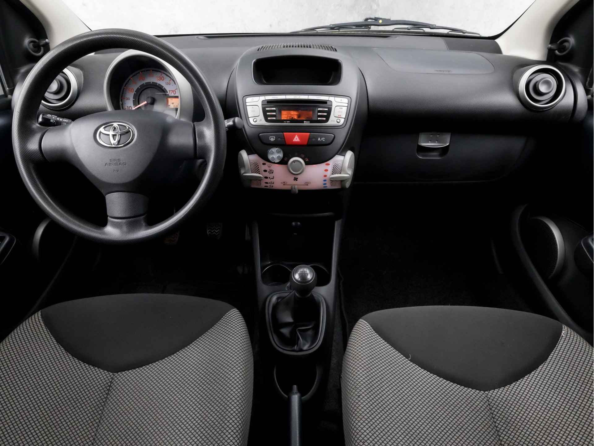 Toyota Aygo 1.0 VVT-i Comfort Sport (AIRCO, 5 DEURS, ELEK RAMEN, SPORTSTOELEN, NIEUWE APK, NIEUWSTAAT) - 6/32