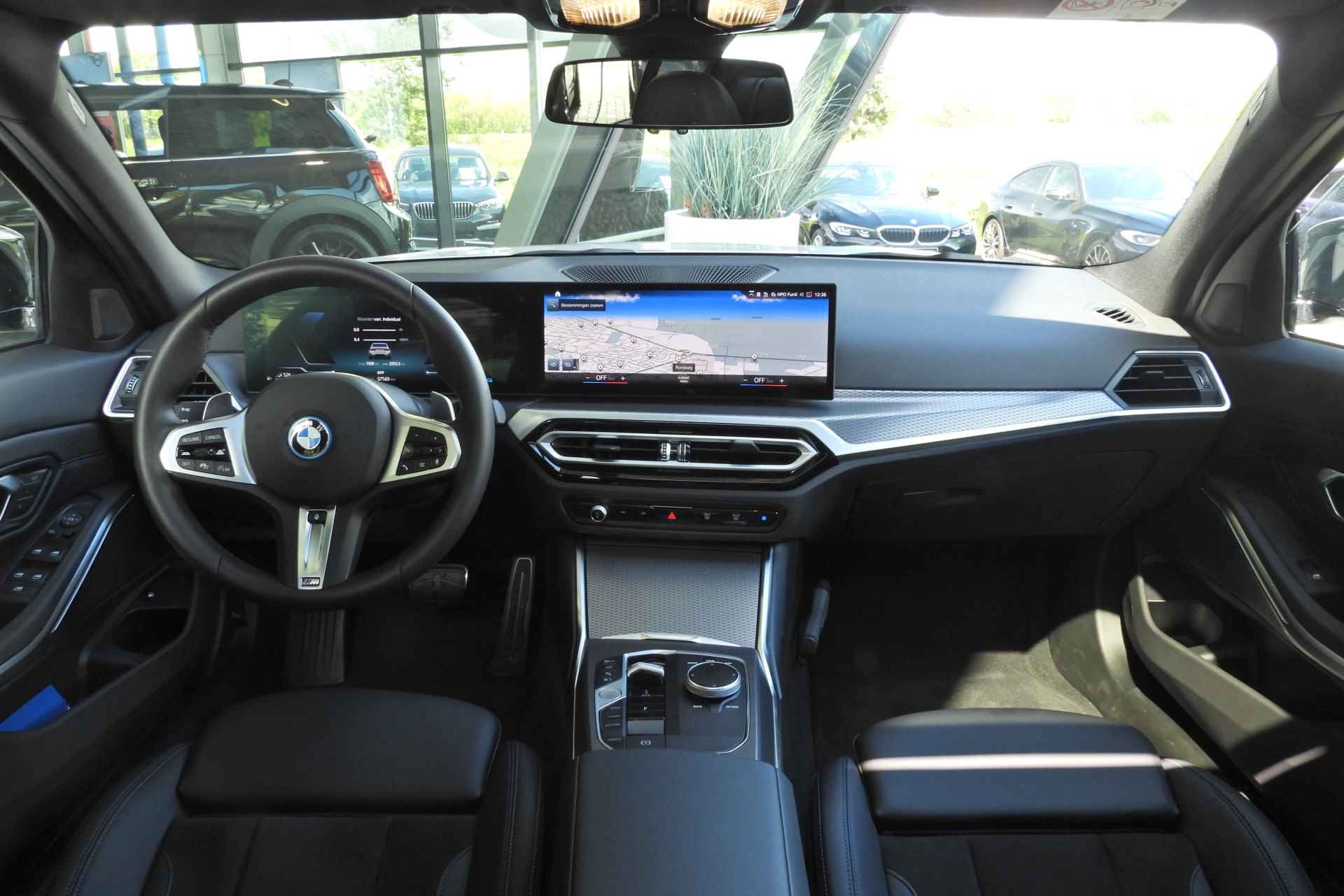BMW 3-serie 320e High Executive M Sport Automaat / Schuif-kanteldak / Sportstoelen / Adaptieve LED / Adaptief M Onderstel / Active Cruise Control / Parking Assistant Plus - 26/40