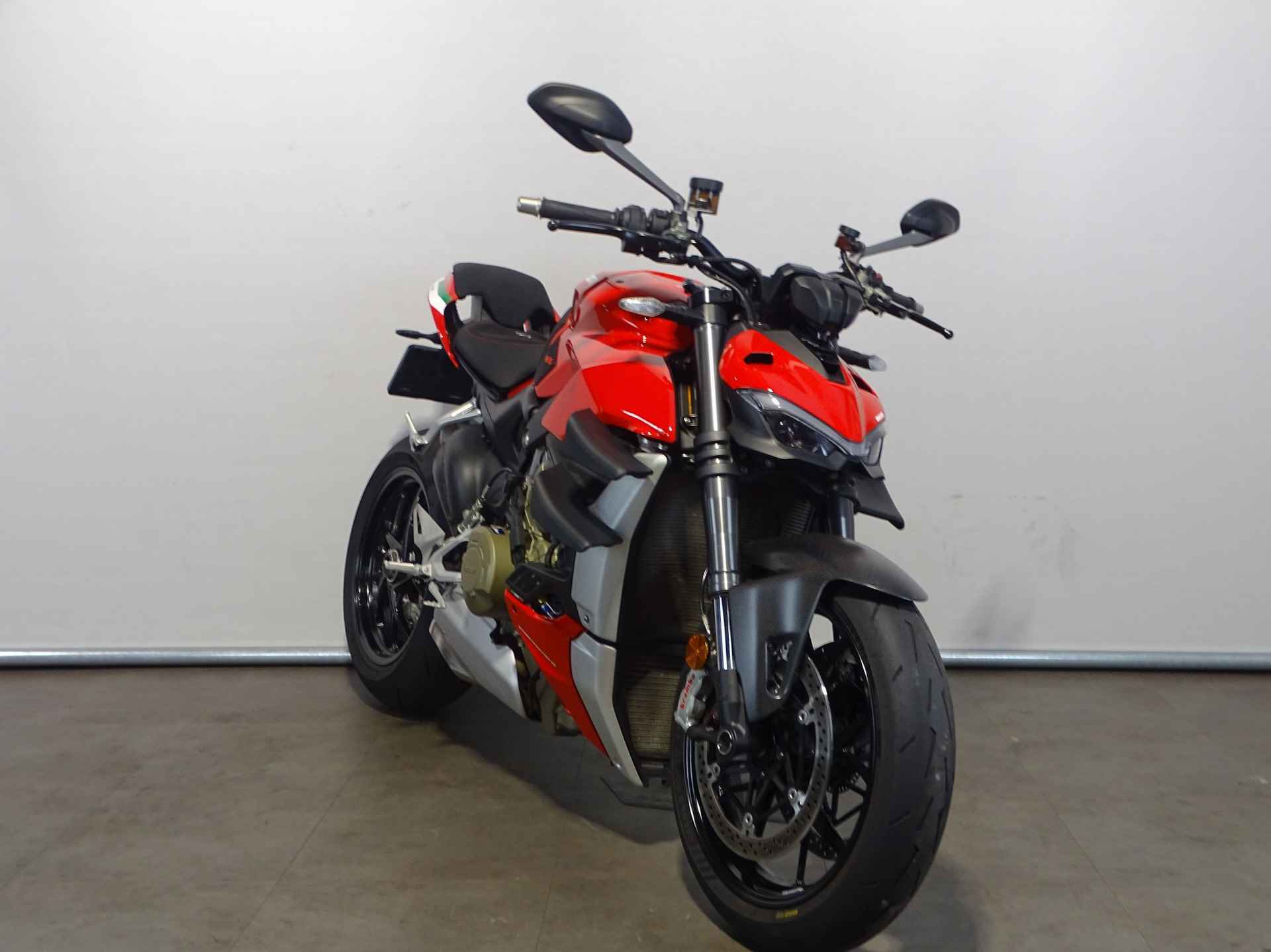 Ducati STREETFIGHTER V4 - 8/9