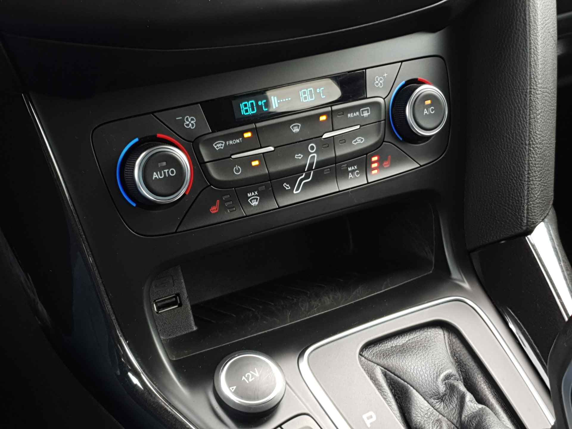 Ford Focus Wagon 1.0 Titanium 125 PK | Automaat! | Stoelverwarming | Navigatie | Cruise Control - 30/37