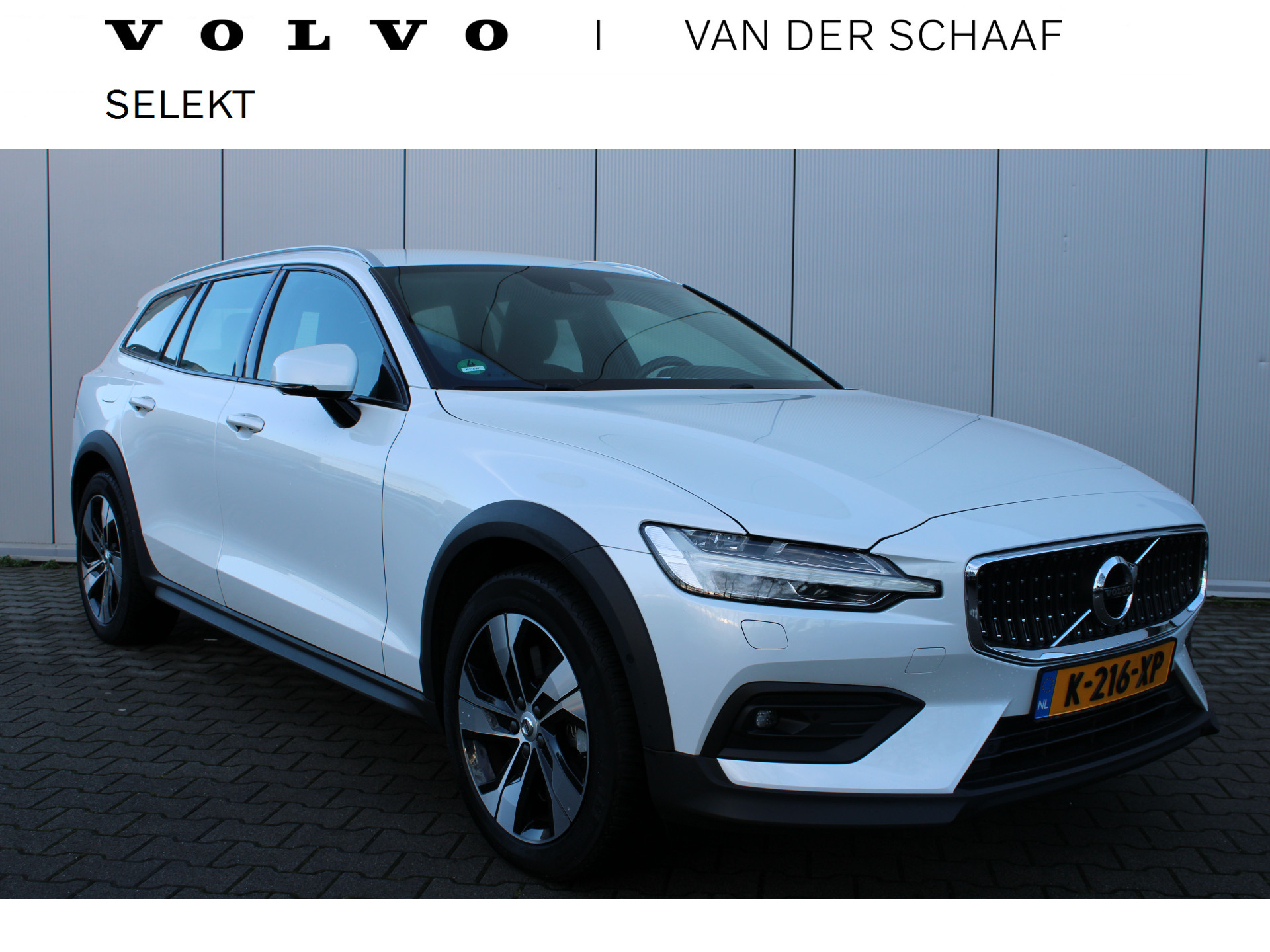 Volvo V60 Cross Country B5 AWD Pro | Trekhaak | Full LED | Blis