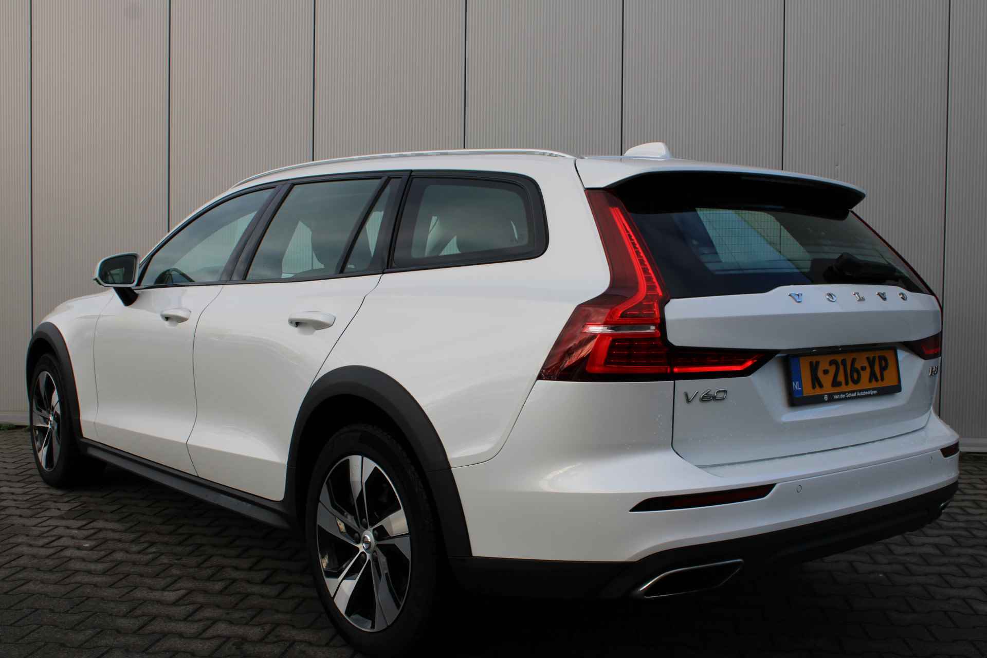 Volvo V60 Cross Country B5 AWD Pro | Trekhaak | Full LED | Blis - 3/38