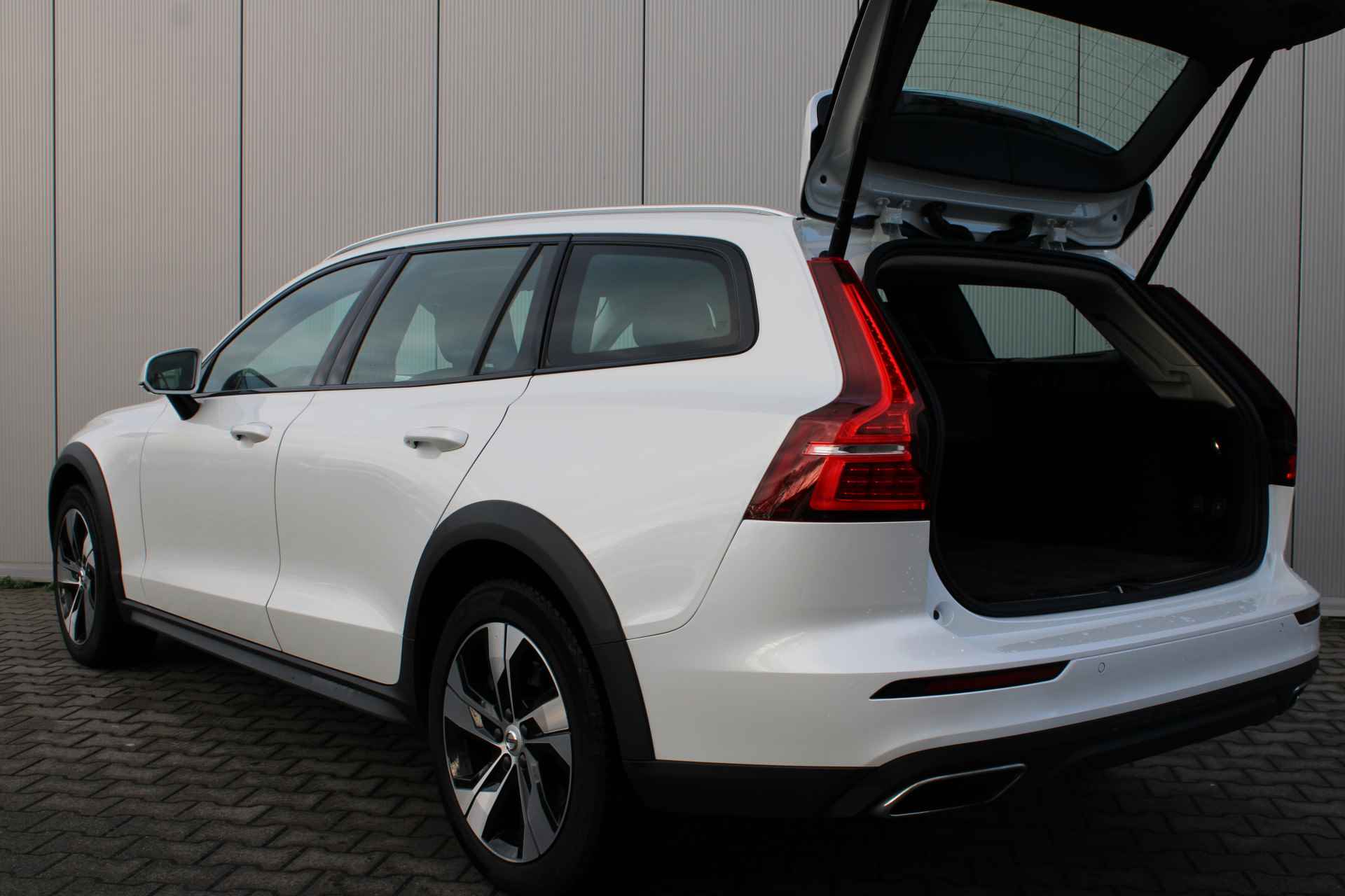 Volvo V60 Cross Country B5 AWD Pro | Trekhaak | Full LED | Blis - 8/38