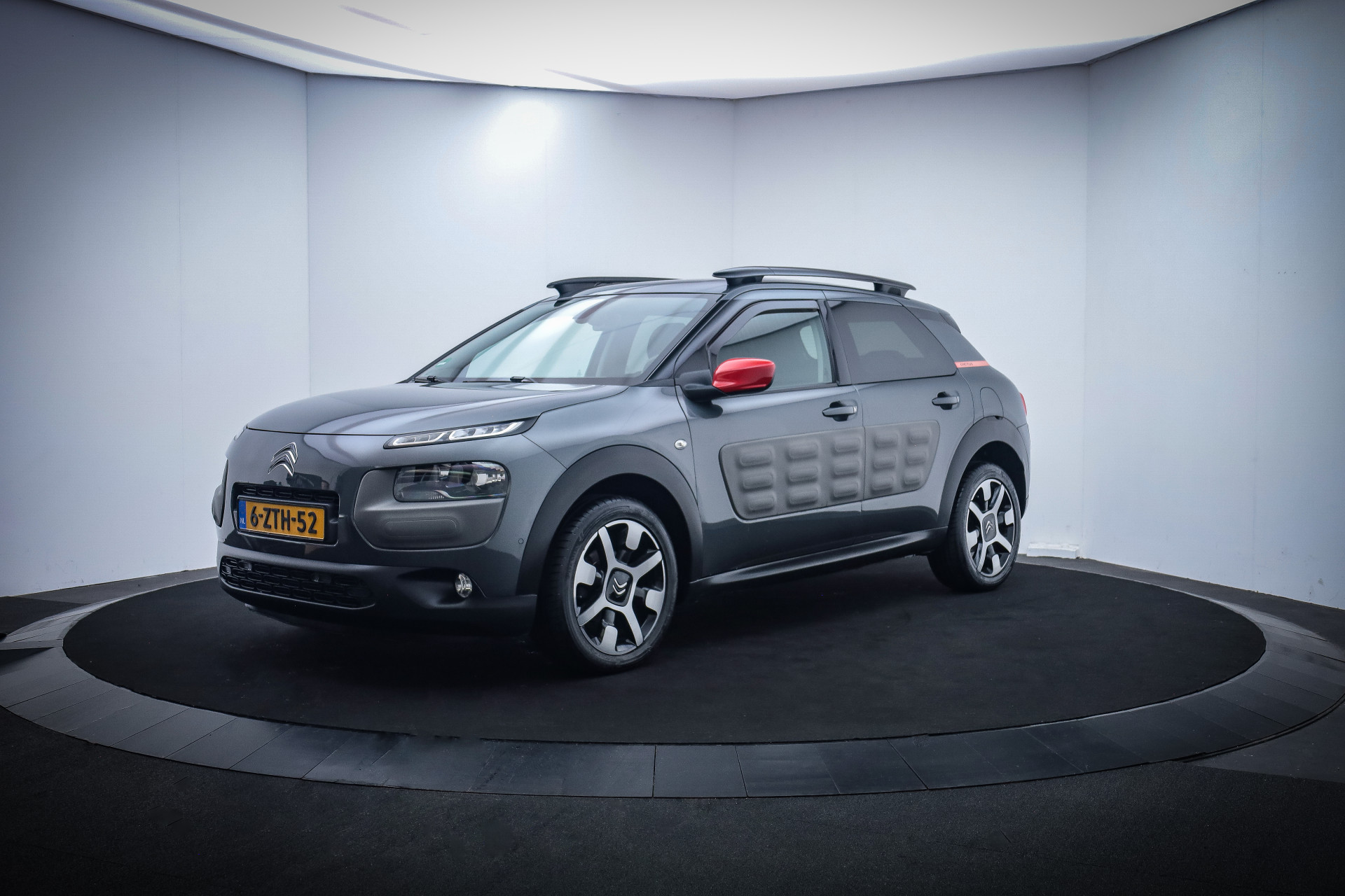 Citroën C4 Cactus 1.2 PureTech Shine 110PK CAMERA/NAVI/TREKHAAK/CRUISE/CLIMA/LMV 17''