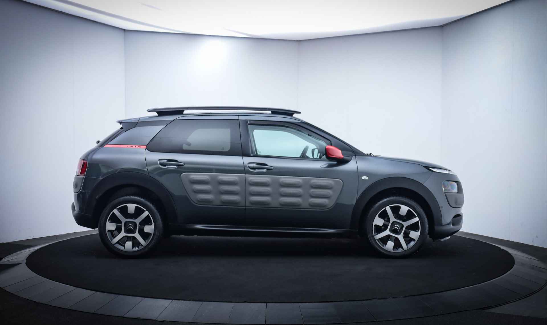 Citroën C4 Cactus 1.2 PureTech Shine 110PK CAMERA/NAVI/TREKHAAK/CRUISE/CLIMA/LMV 17'' - 4/26