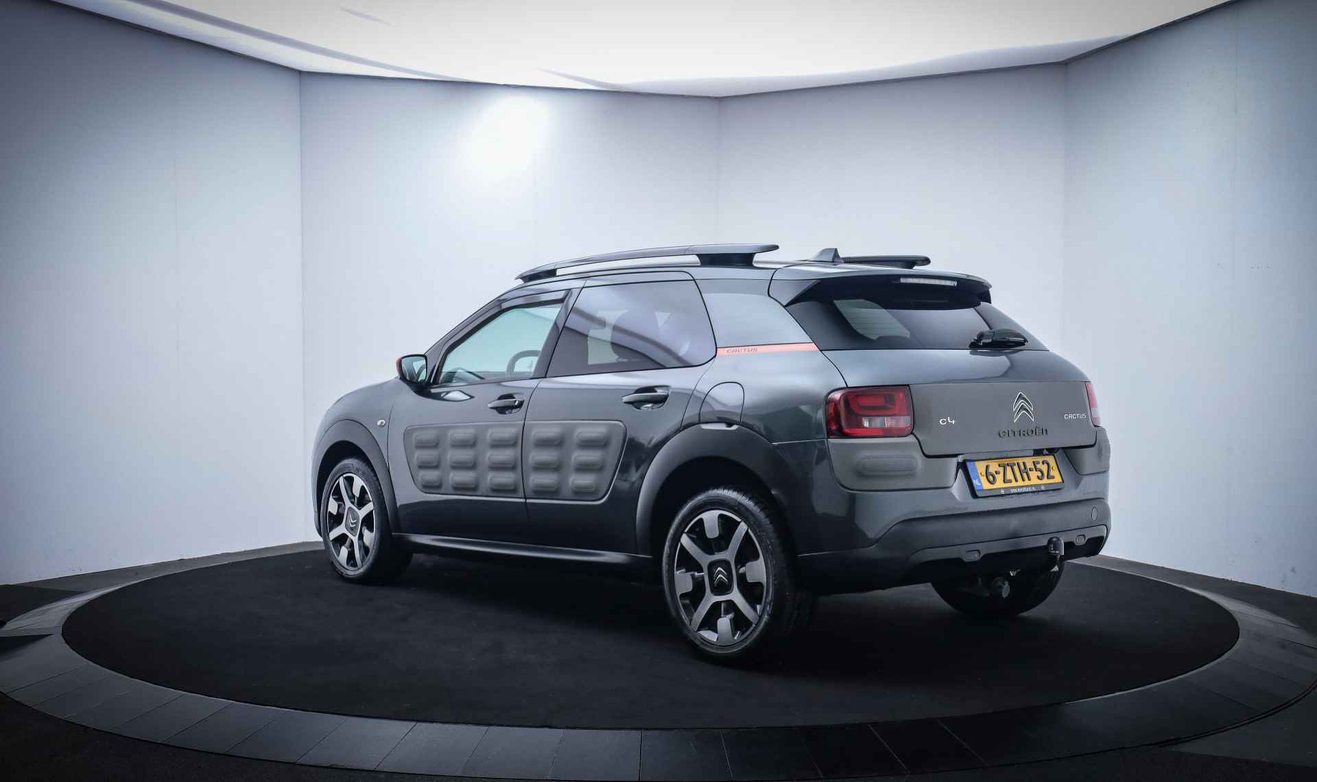 Citroën C4 Cactus 1.2 PureTech Shine 110PK CAMERA/NAVI/TREKHAAK/CRUISE/CLIMA/LMV 17'' - 8/26