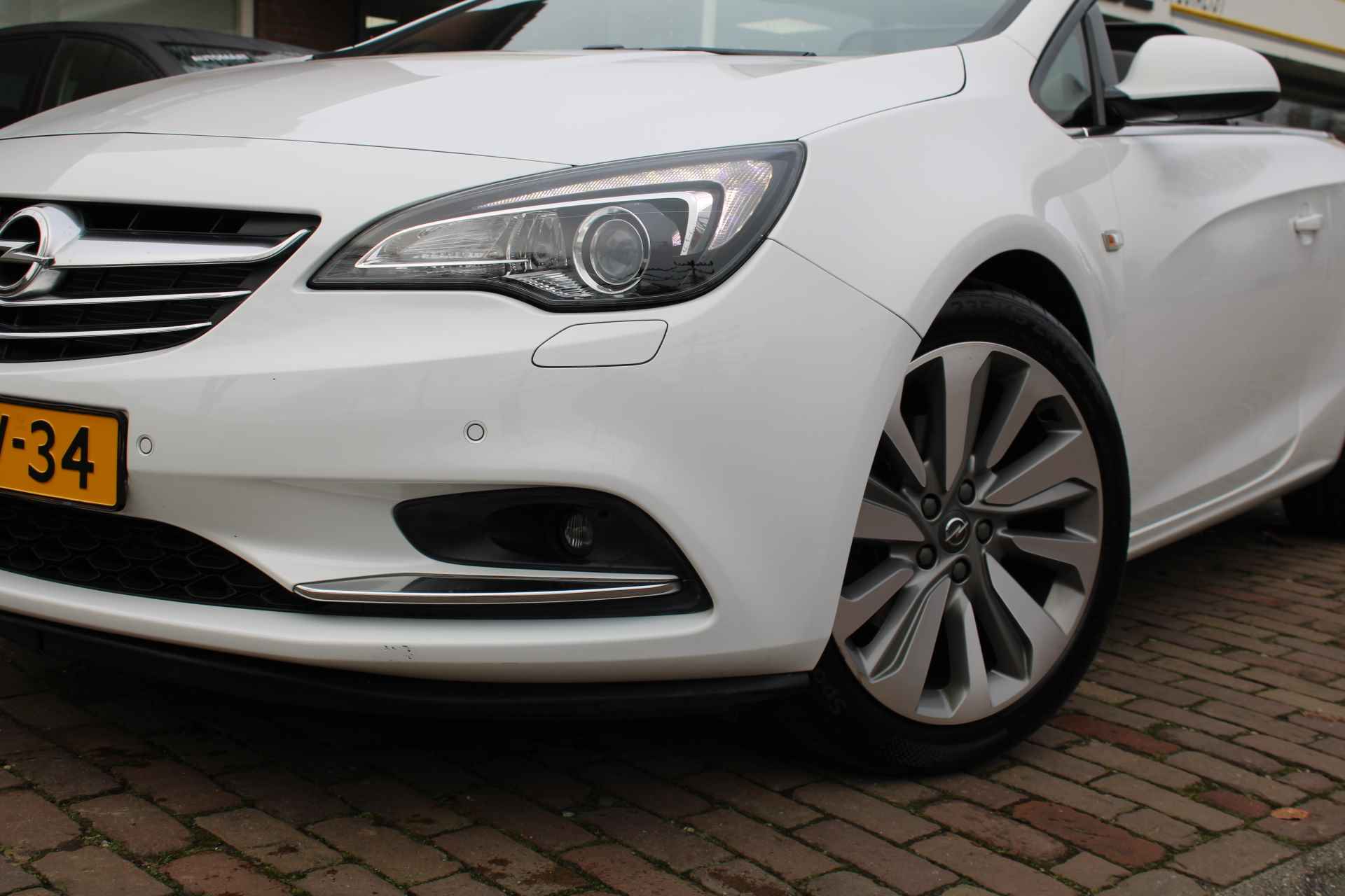 Opel Cascada 1.6 Turbo 200PK Cosmo + 19"/ Navi/ Clima/ Leder/ Camera/ Xenon/ NL auto - 2/49