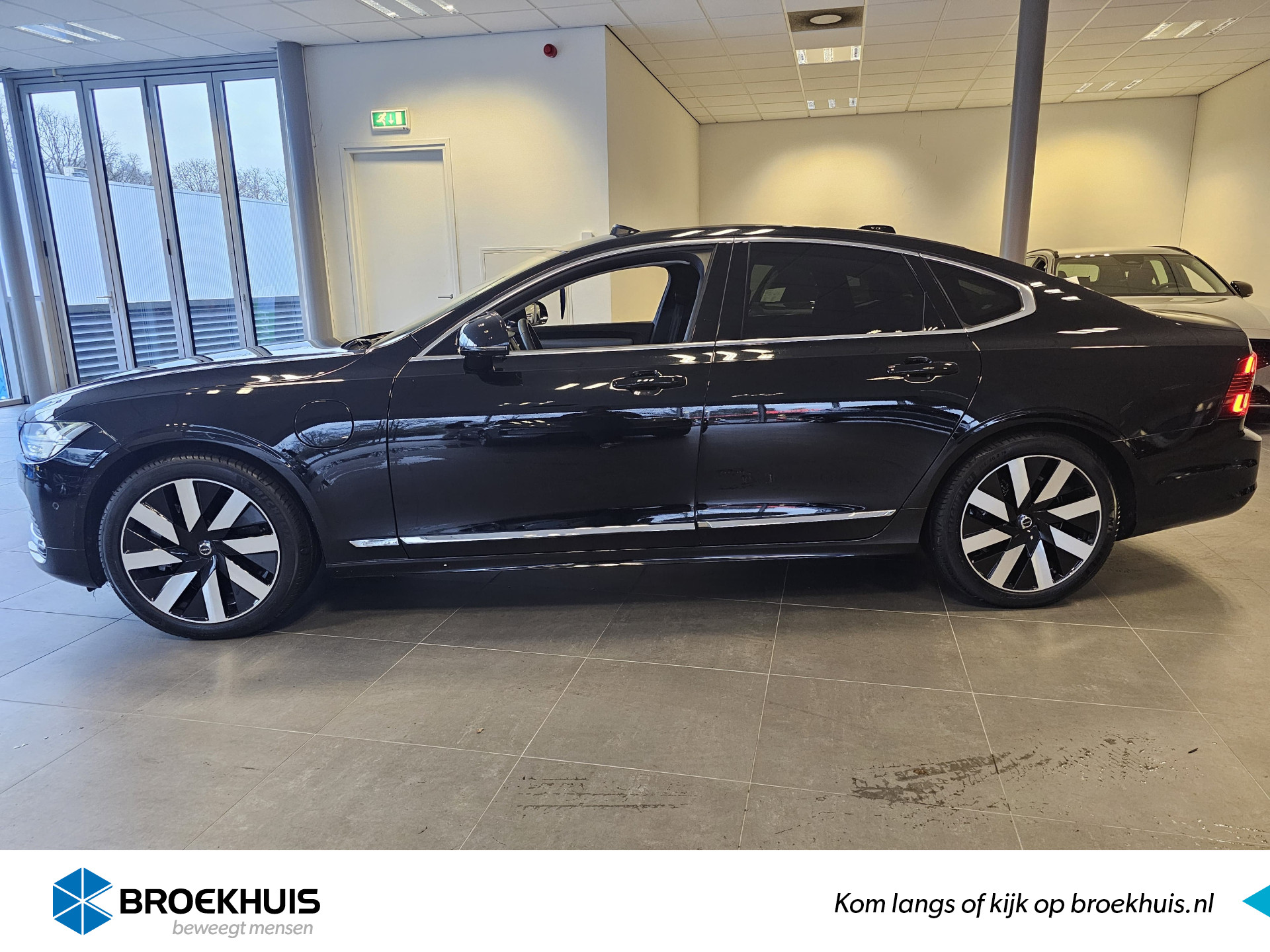 Volvo S90 T8 AWD Plus Bright | Panoramadak | Trekhaak | BLIS | PDC + Camera | Full Led | Extra getint glas achter | Volvo Guard Alarm |