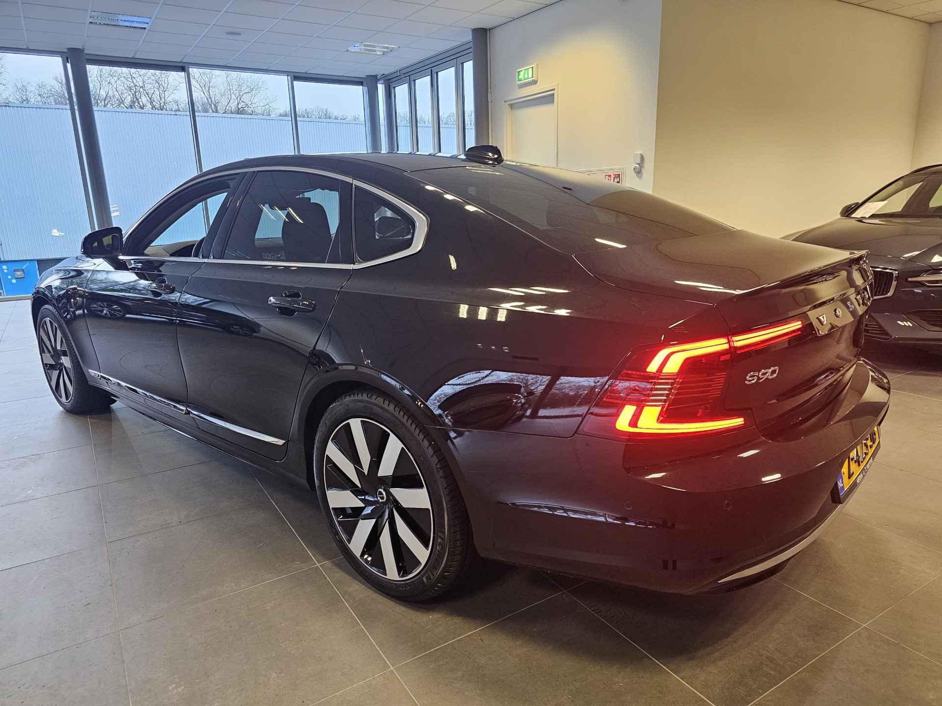 Volvo S90 T8 AWD Plus Bright | Panoramadak | Trekhaak | BLIS | PDC + Camera | Full Led | Extra getint glas achter | Volvo Guard Alarm | - 2/27