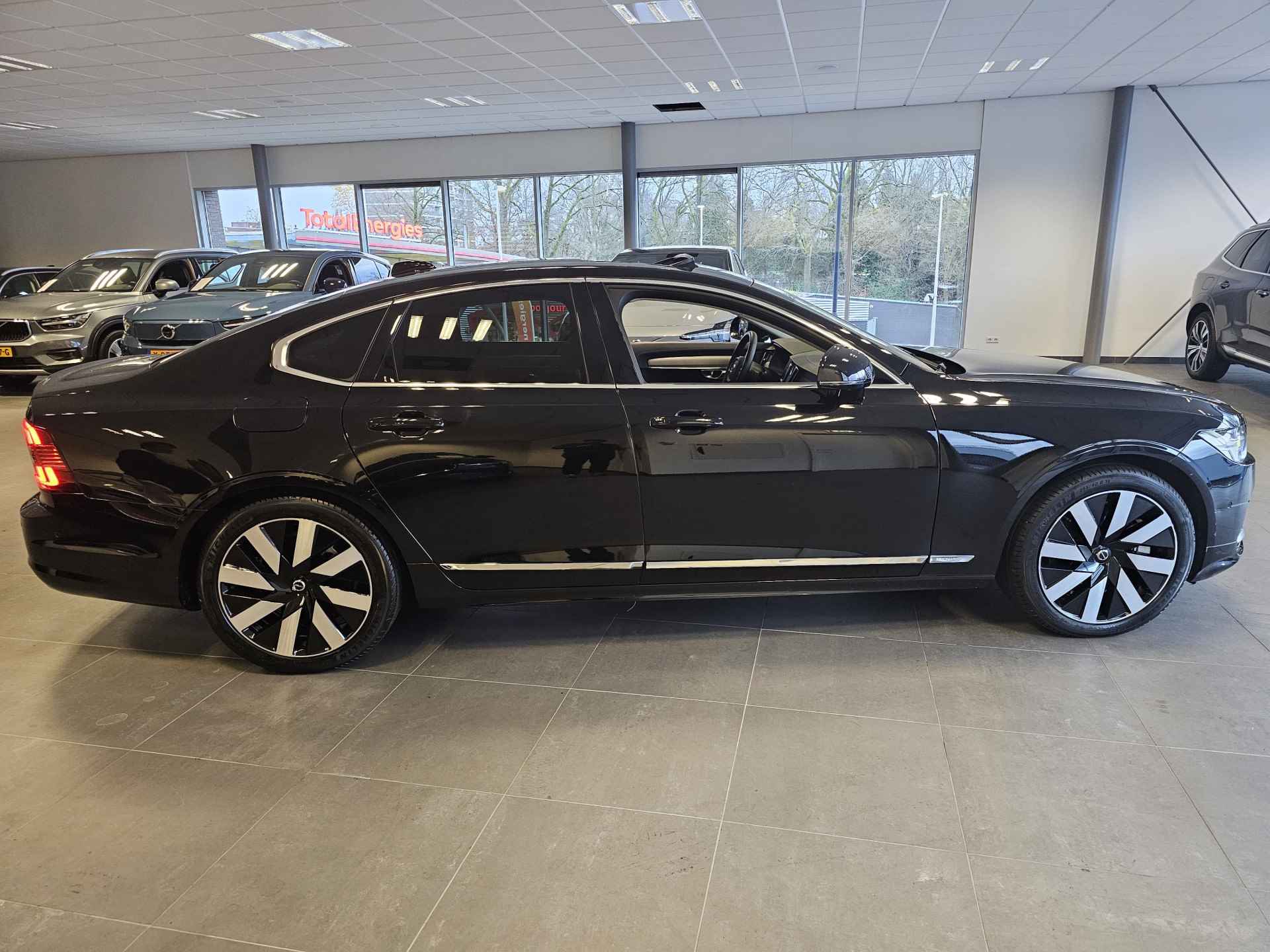 Volvo S90 T8 AWD Plus Bright | Panoramadak | Trekhaak | BLIS | PDC + Camera | Full Led | Extra getint glas achter | Volvo Guard Alarm | - 4/27