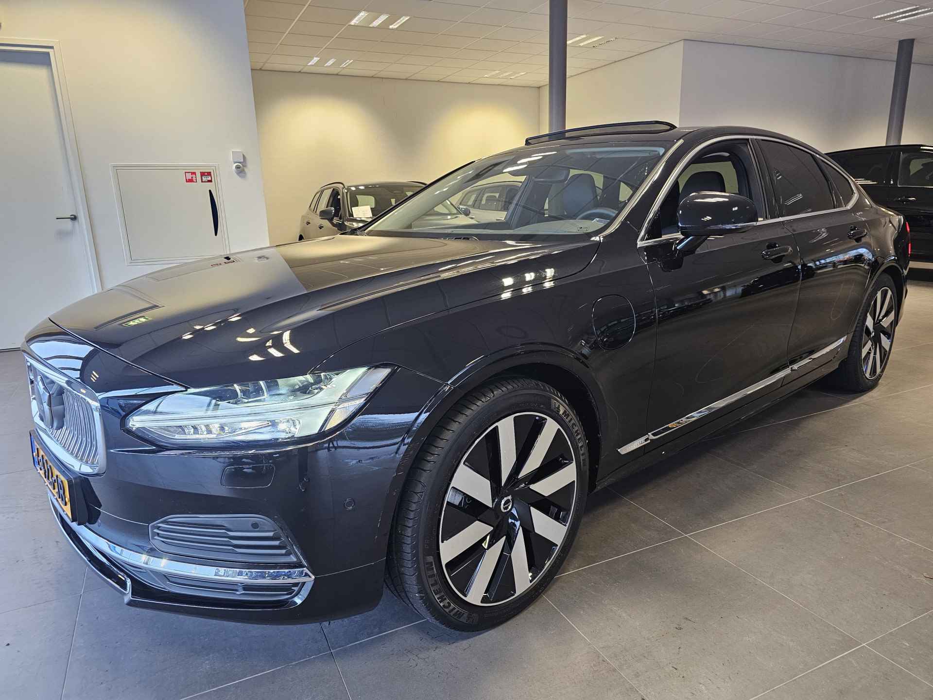 Volvo S90 T8 AWD Plus Bright | Panoramadak | Trekhaak | BLIS | PDC + Camera | Full Led | Extra getint glas achter | Volvo Guard Alarm | - 5/27