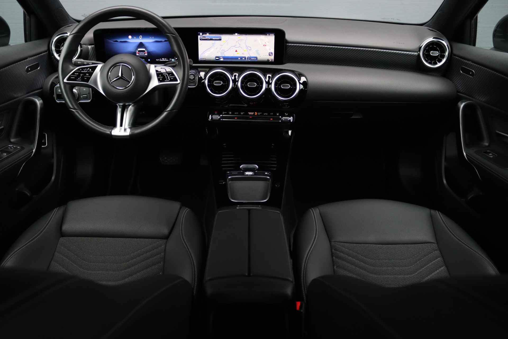 Mercedes-Benz A-Klasse 250 e Luxury Line Aut8 | Facelift | Widescreen | Camera | Zitcomfortpakket |Stoelverwarming | DAB | Apple Carplay/Android Auto | Cruise Control | - 3/35