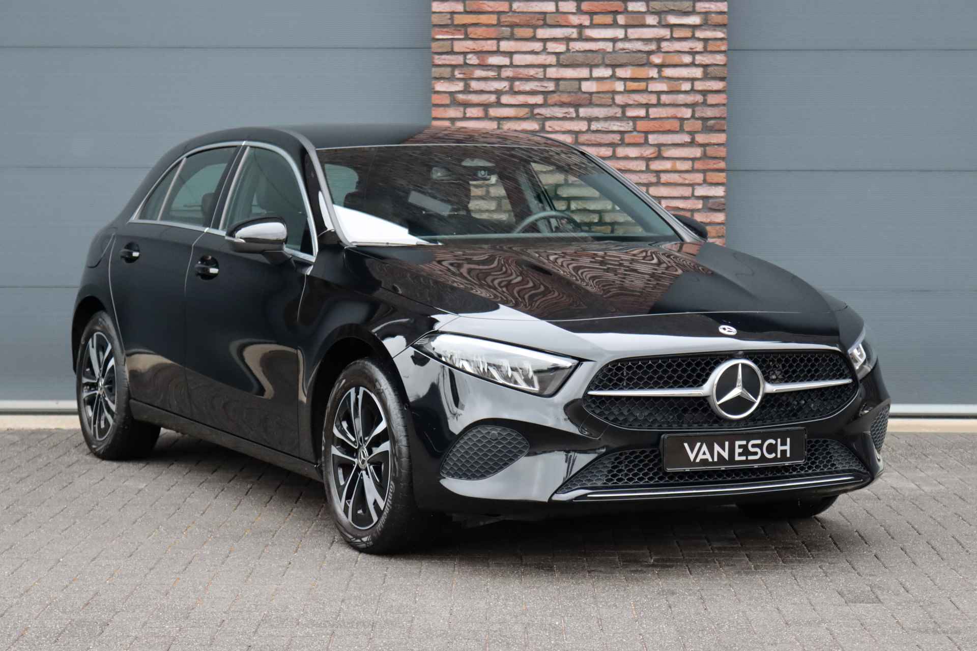 Mercedes-Benz A-Klasse 250 e Luxury Line Aut8 | Facelift | Widescreen | Camera | Zitcomfortpakket |Stoelverwarming | DAB | Apple Carplay/Android Auto | Cruise Control | - 4/35