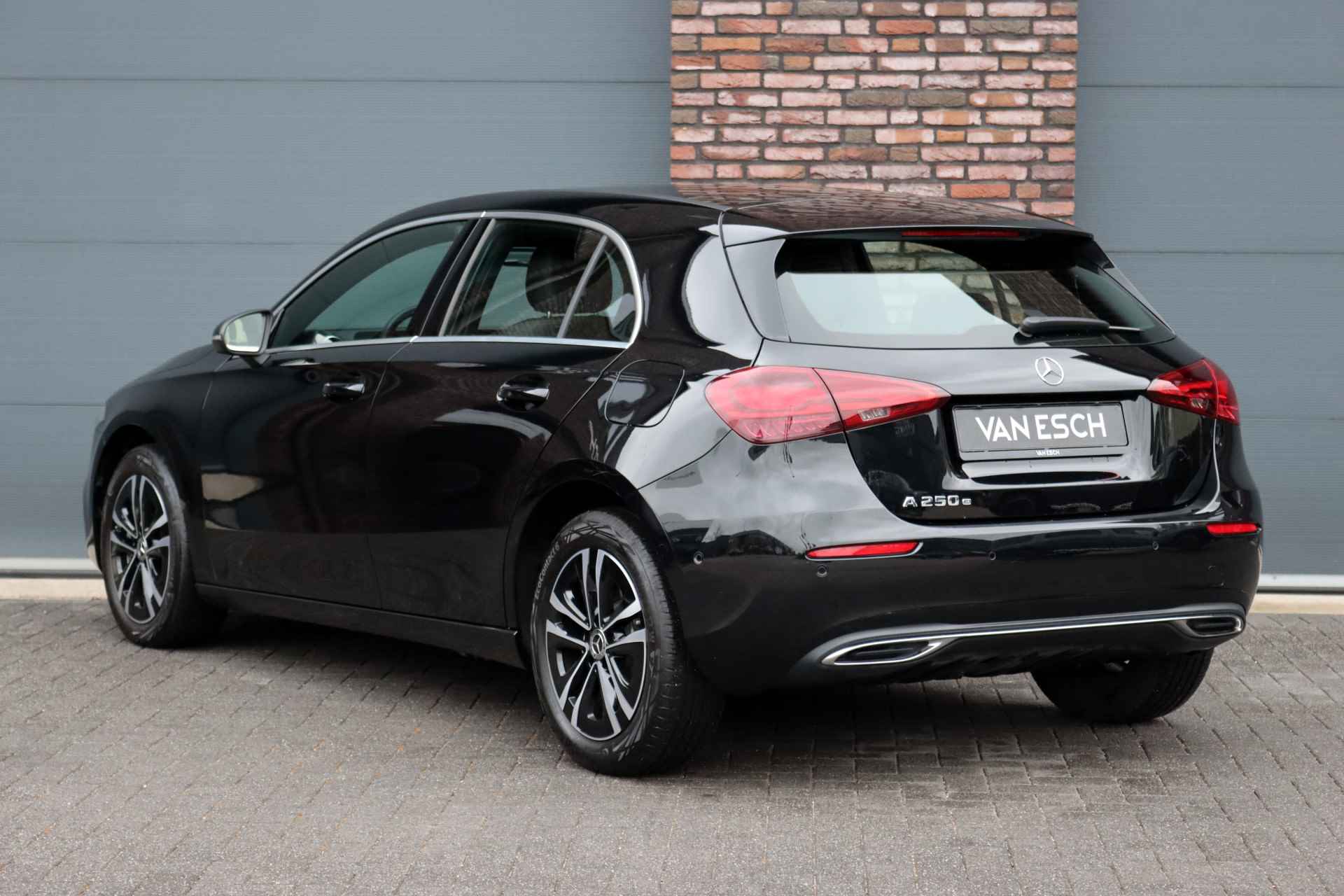 Mercedes-Benz A-Klasse 250 e Luxury Line Aut8 | Facelift | Widescreen | Camera | Zitcomfortpakket |Stoelverwarming | DAB | Apple Carplay/Android Auto | Cruise Control | - 6/35