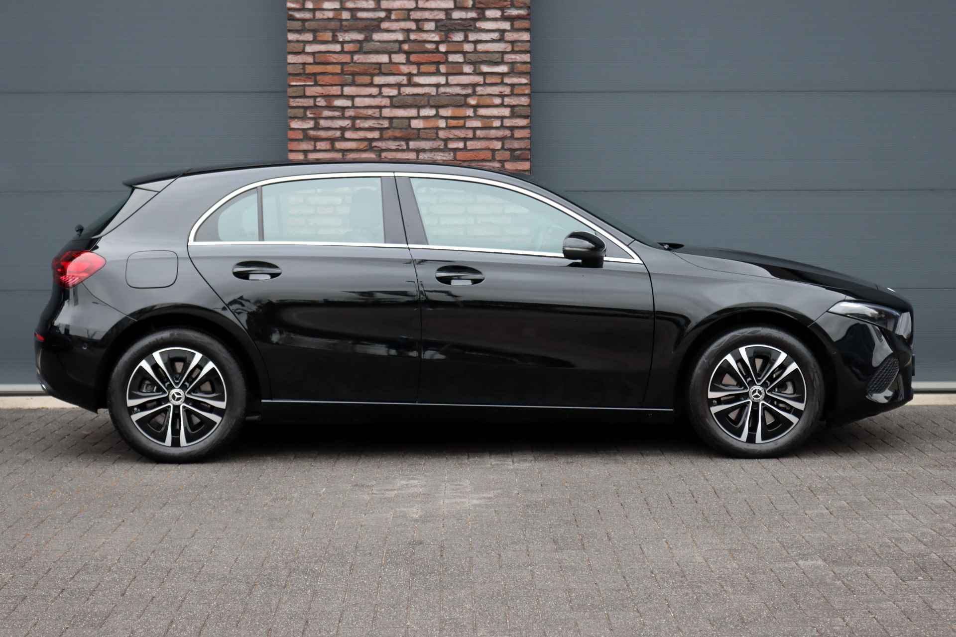 Mercedes-Benz A-Klasse 250 e Luxury Line Aut8 | Facelift | Widescreen | Camera | Zitcomfortpakket |Stoelverwarming | DAB | Apple Carplay/Android Auto | Cruise Control | - 12/35