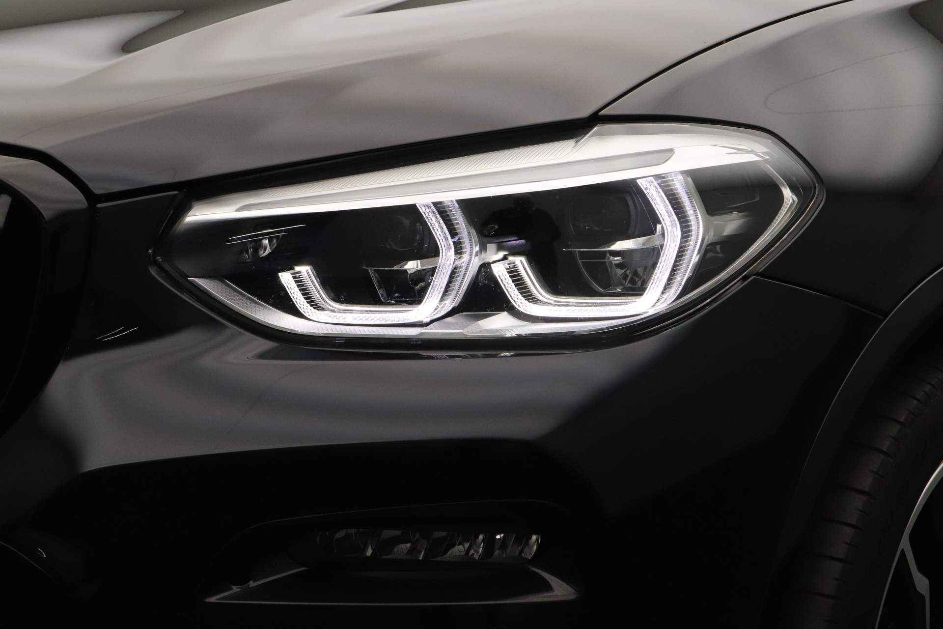 BMW X4 xDrive20i High Executive Edition | Model M Sport | Stuurwielrand verwarmd | High-beam assistant | BMW Head-Up Display | Harman Kardon Surround Sound Systeem | Comfort telefoonvoorbereiding met draadloze oplaadmogelijkheid | - 25/25