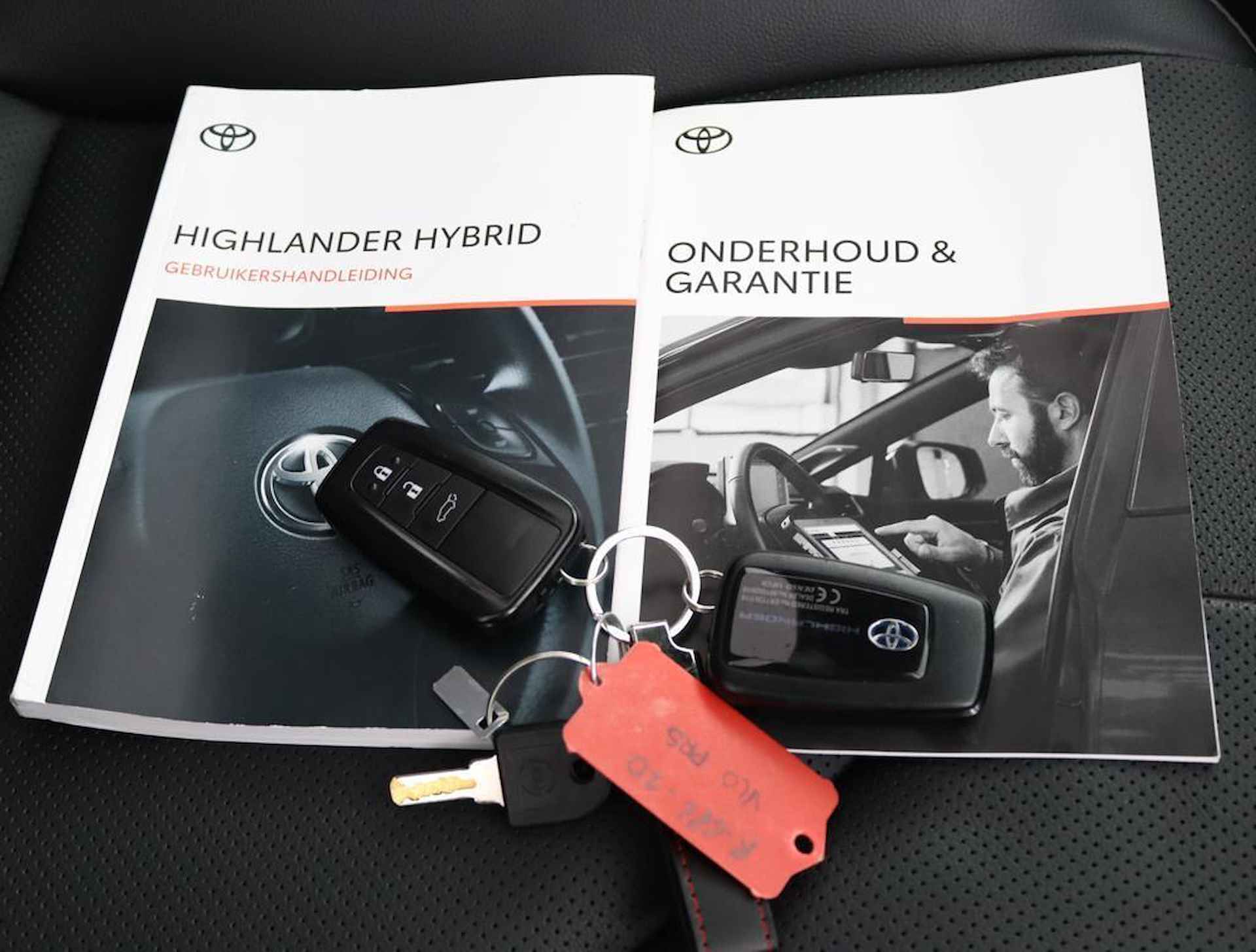 Toyota Highlander 2.5 AWD Hybrid Premium 7 Persoons | Lederen bekleding | Trekhaak 2000 kg | Panoramadak | 20 inch Lichtmetaal | - 9/76