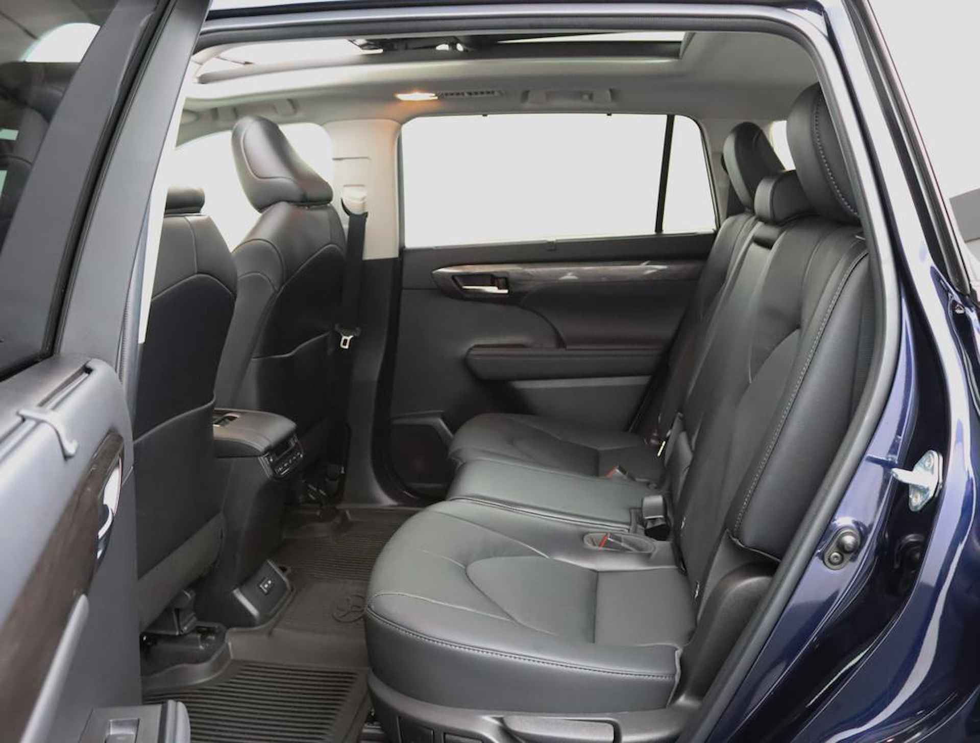 Toyota Highlander 2.5 AWD Hybrid Premium 7 Persoons | Lederen bekleding | Trekhaak 2000 kg | Panoramadak | 20 inch Lichtmetaal | - 17/76