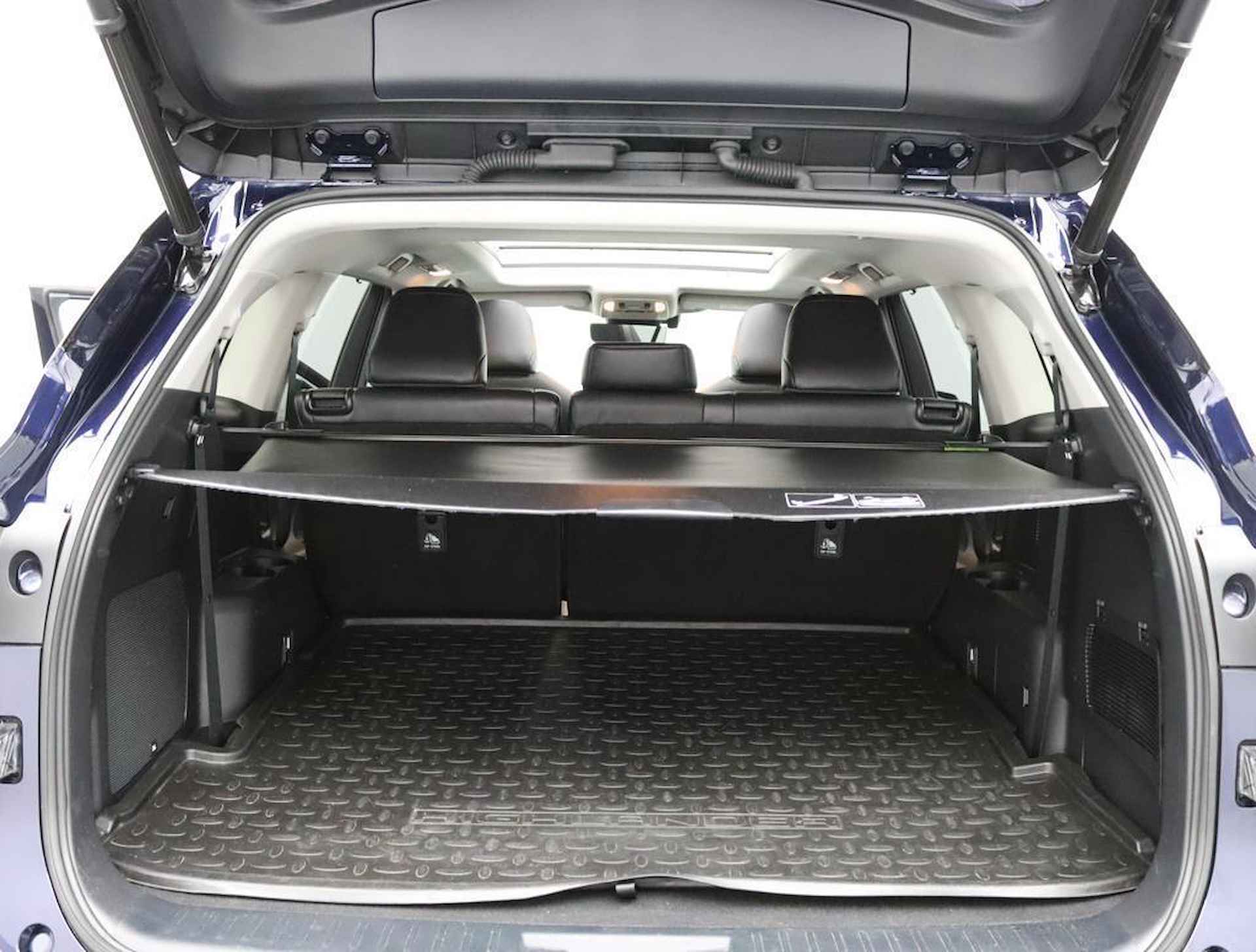 Toyota Highlander 2.5 AWD Hybrid Premium 7 Persoons | Lederen bekleding | Trekhaak 2000 kg | Panoramadak | 20 inch Lichtmetaal | - 22/76