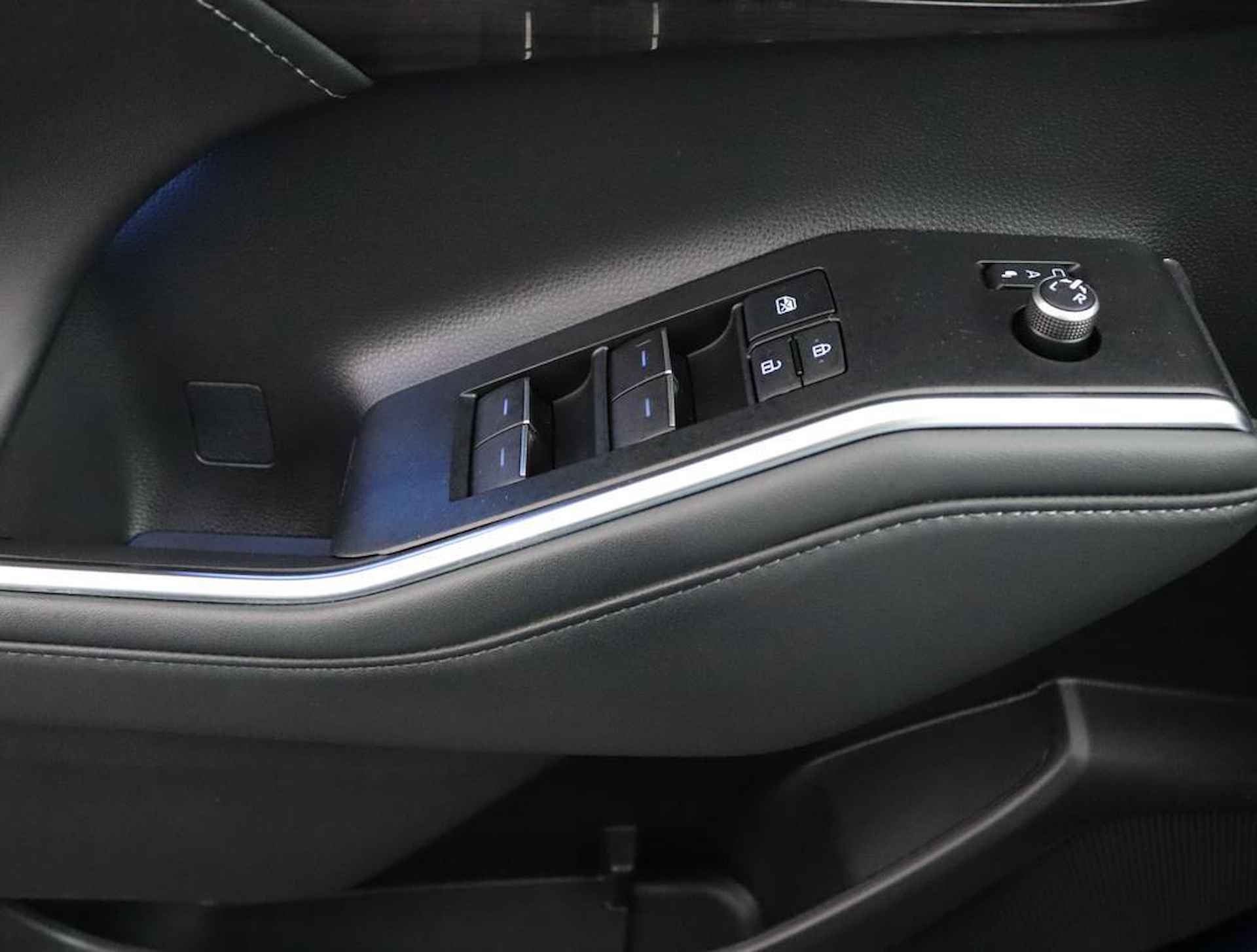 Toyota Highlander 2.5 AWD Hybrid Premium 7 Persoons | Lederen bekleding | Trekhaak 2000 kg | Panoramadak | 20 inch Lichtmetaal | - 27/76
