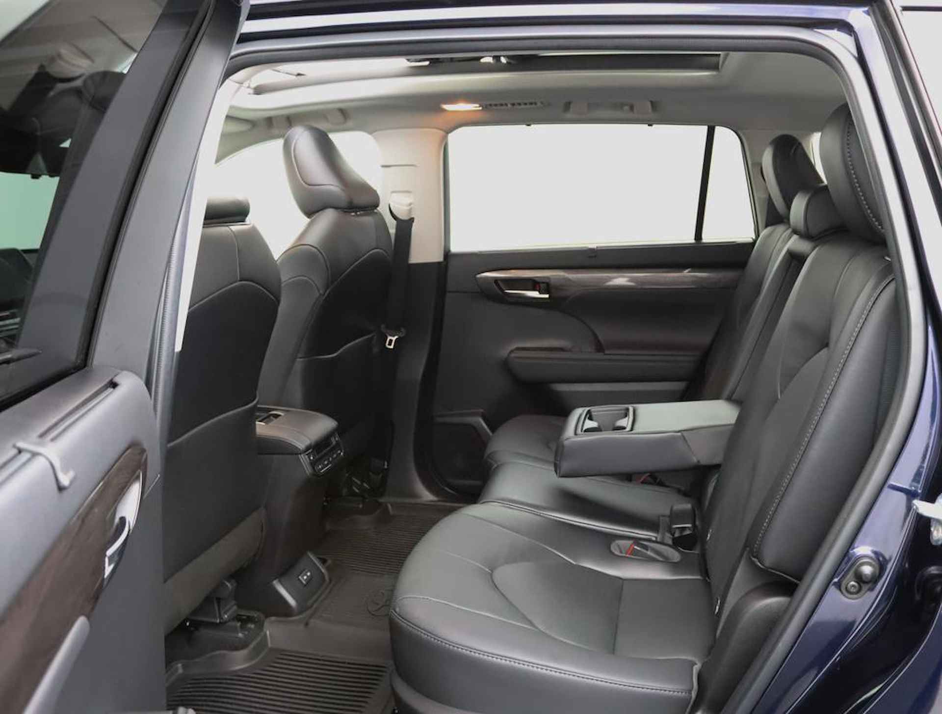 Toyota Highlander 2.5 AWD Hybrid Premium 7 Persoons | Lederen bekleding | Trekhaak 2000 kg | Panoramadak | 20 inch Lichtmetaal | - 43/76