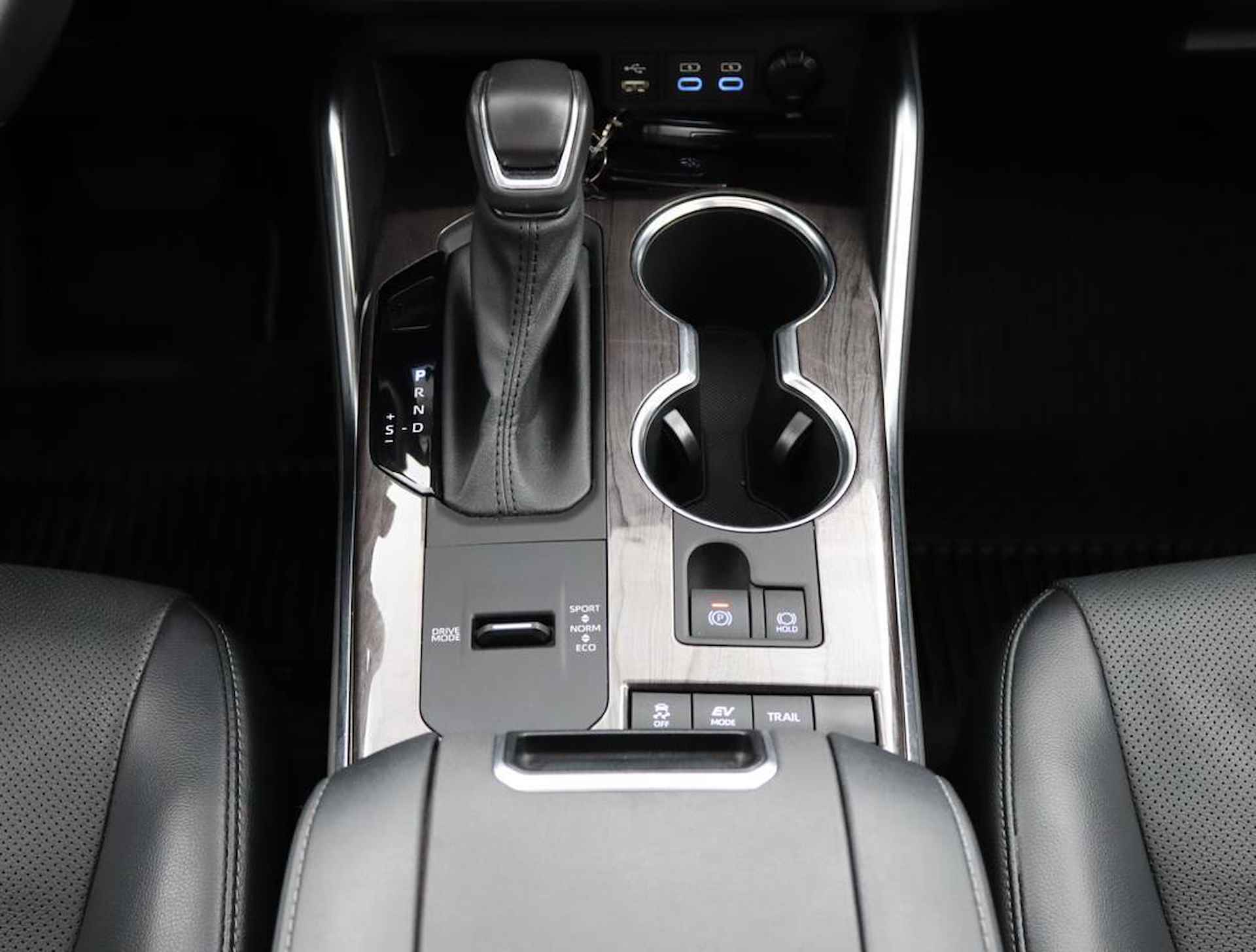 Toyota Highlander 2.5 AWD Hybrid Premium 7 Persoons | Lederen bekleding | Trekhaak 2000 kg | Panoramadak | 20 inch Lichtmetaal | - 49/76