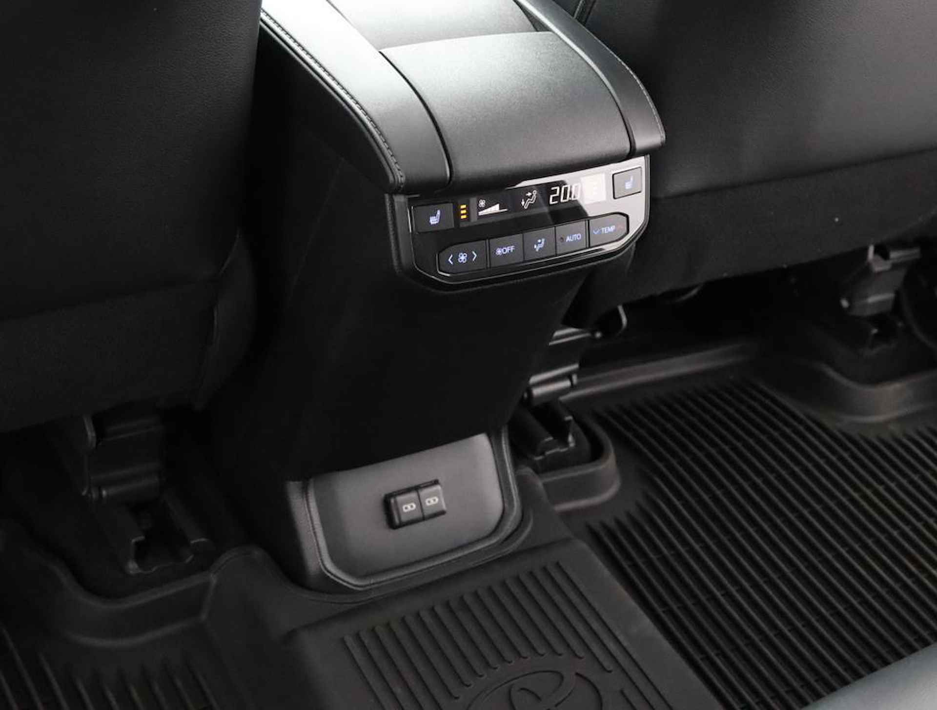 Toyota Highlander 2.5 AWD Hybrid Premium 7 Persoons | Lederen bekleding | Trekhaak 2000 kg | Panoramadak | 20 inch Lichtmetaal | - 63/76